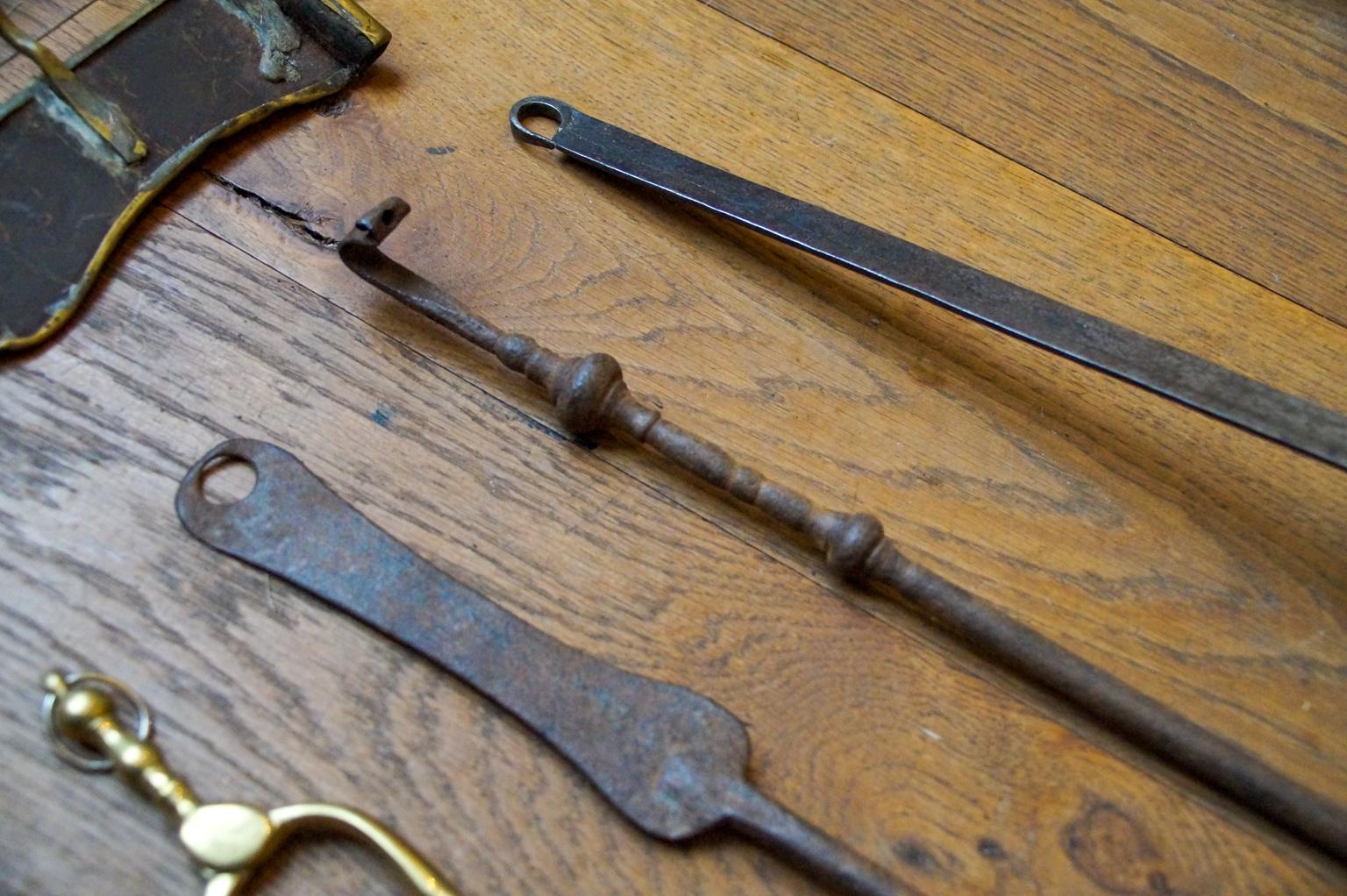 Antikes niederländisches Kaminbesteck, Kaminwerkzeuge, 18.-19. Jahrhundert im Angebot 8