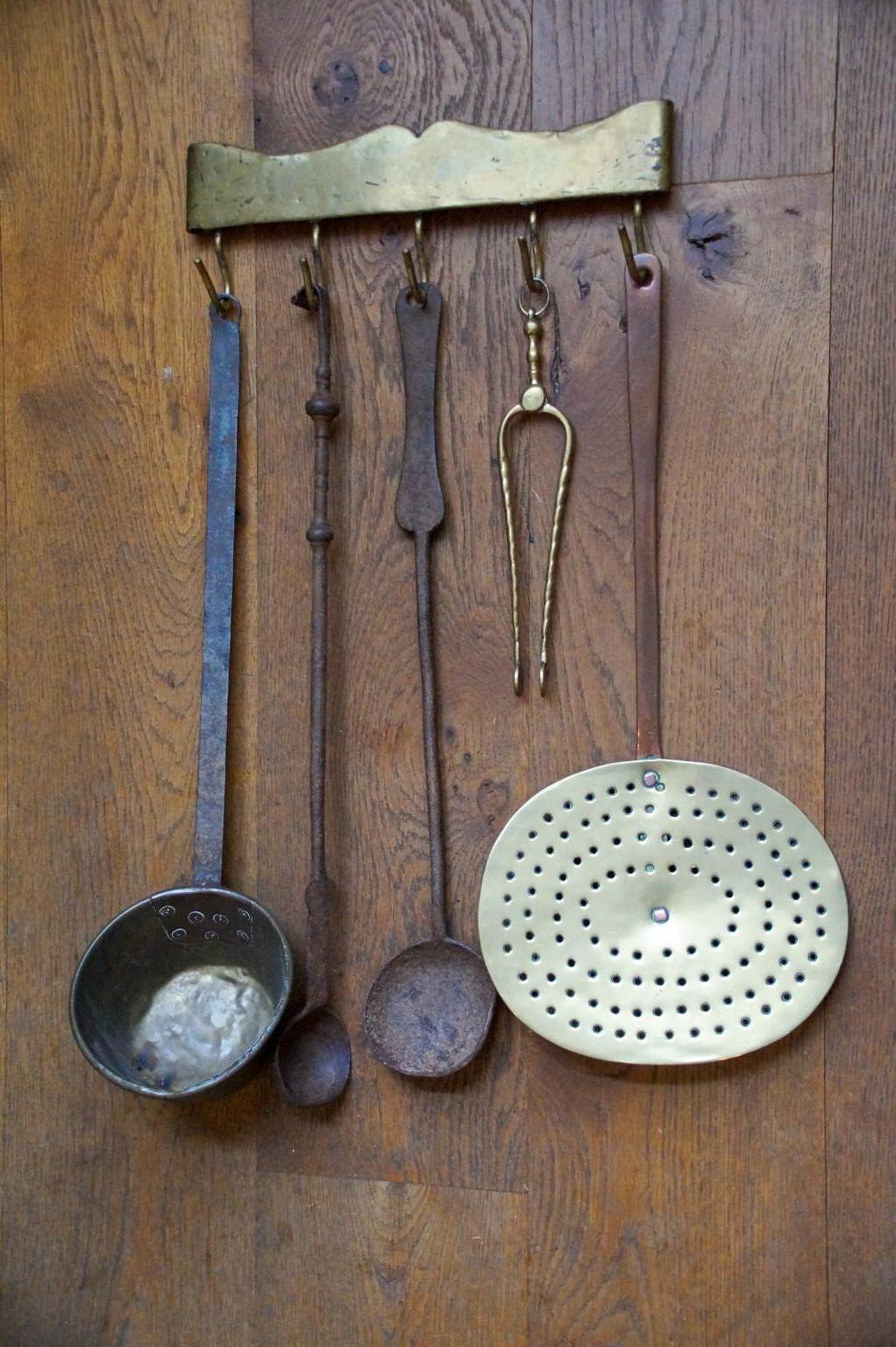 Antikes niederländisches Kaminbesteck, Kaminwerkzeuge, 18.-19. Jahrhundert (Louis XV.) im Angebot