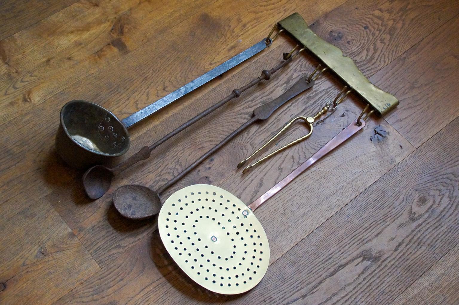 Antikes niederländisches Kaminbesteck, Kaminwerkzeuge, 18.-19. Jahrhundert (Niederländisch) im Angebot
