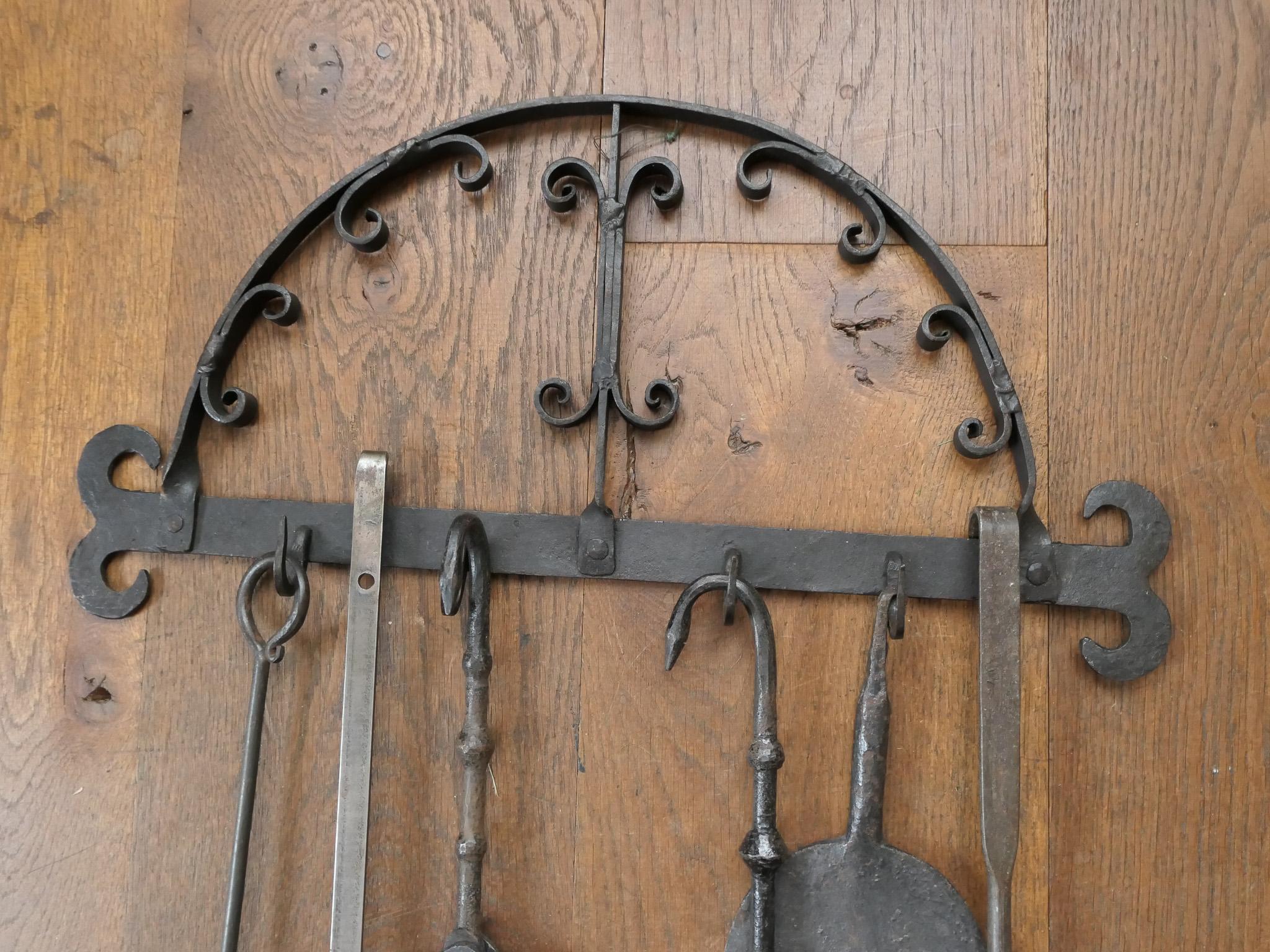 Antikes niederländisches Kaminbesteck, Küchenbesteck, 18. bis 19. Jahrhundert (Kupfer) im Angebot
