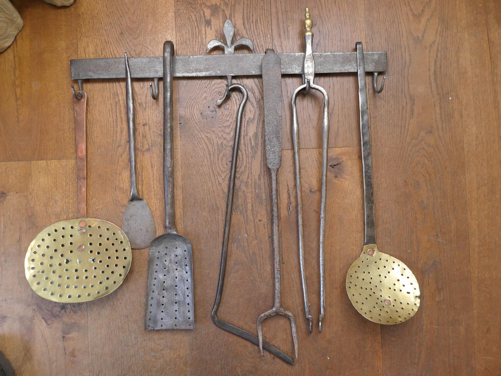 Louis XV Ensemble d'outils de cheminée néerlandais antique, outils de cuisine, 18ème siècle en vente