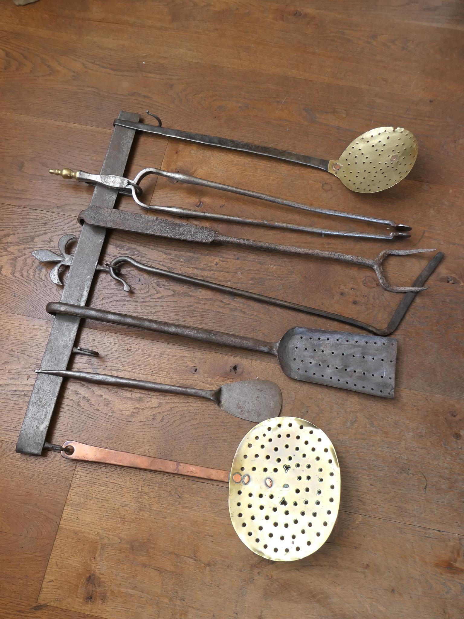 Forgé Ensemble d'outils de cheminée néerlandais antique, outils de cuisine, 18ème siècle en vente