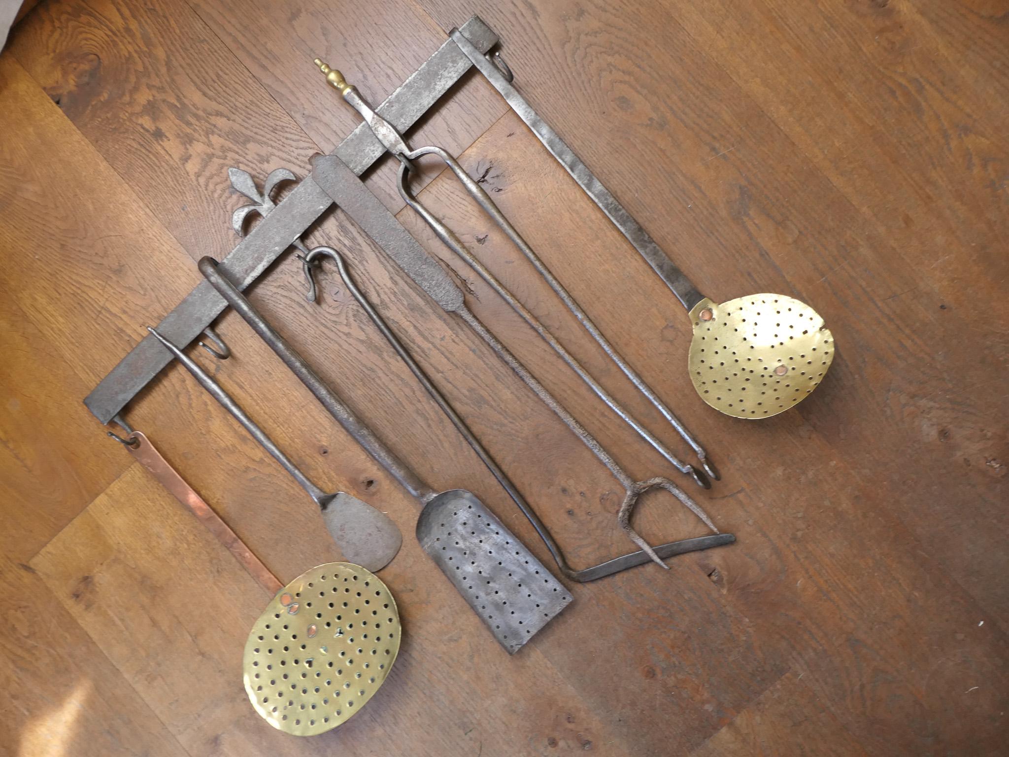 Ensemble d'outils de cheminée néerlandais antique, outils de cuisine, 18ème siècle Bon état - En vente à Soest, NL
