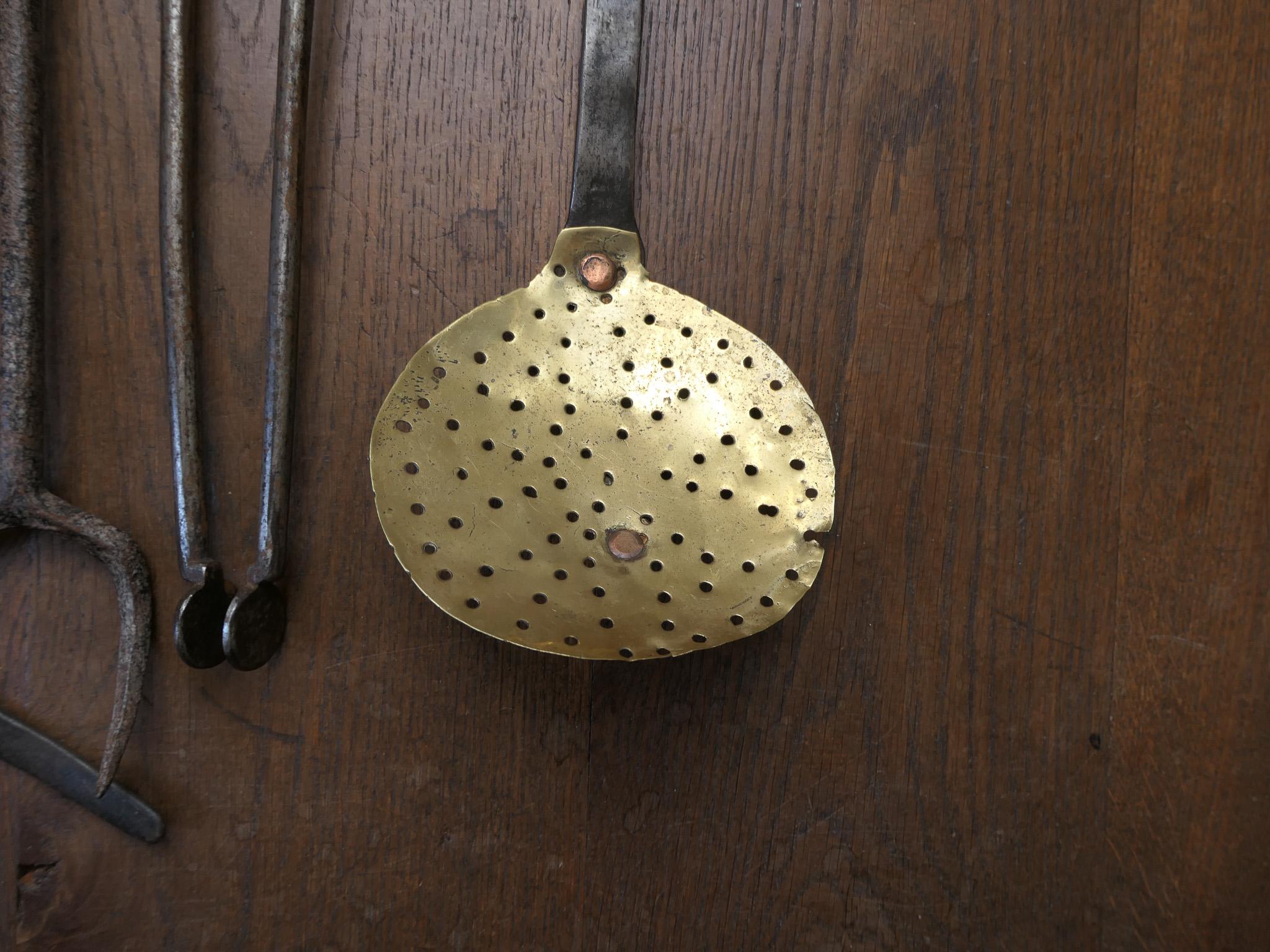 Ensemble d'outils de cheminée néerlandais antique, outils de cuisine, 18ème siècle en vente 1