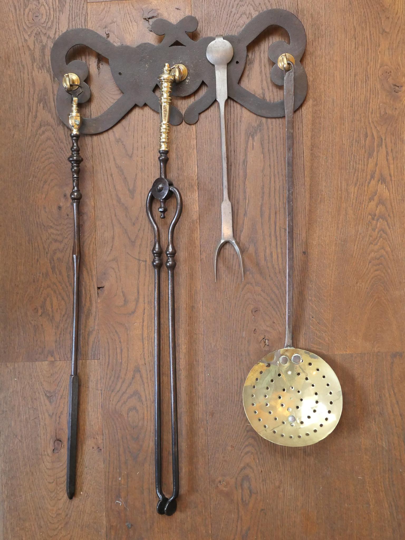 Forgé Outils de cheminée ou outils de cheminée néerlandais anciens, 18e/19e siècle en vente