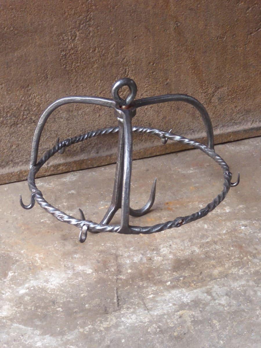 Antiguo Estante de Juego Holandés, Siglo XVIII, Periodo Luis XV Forjado en venta