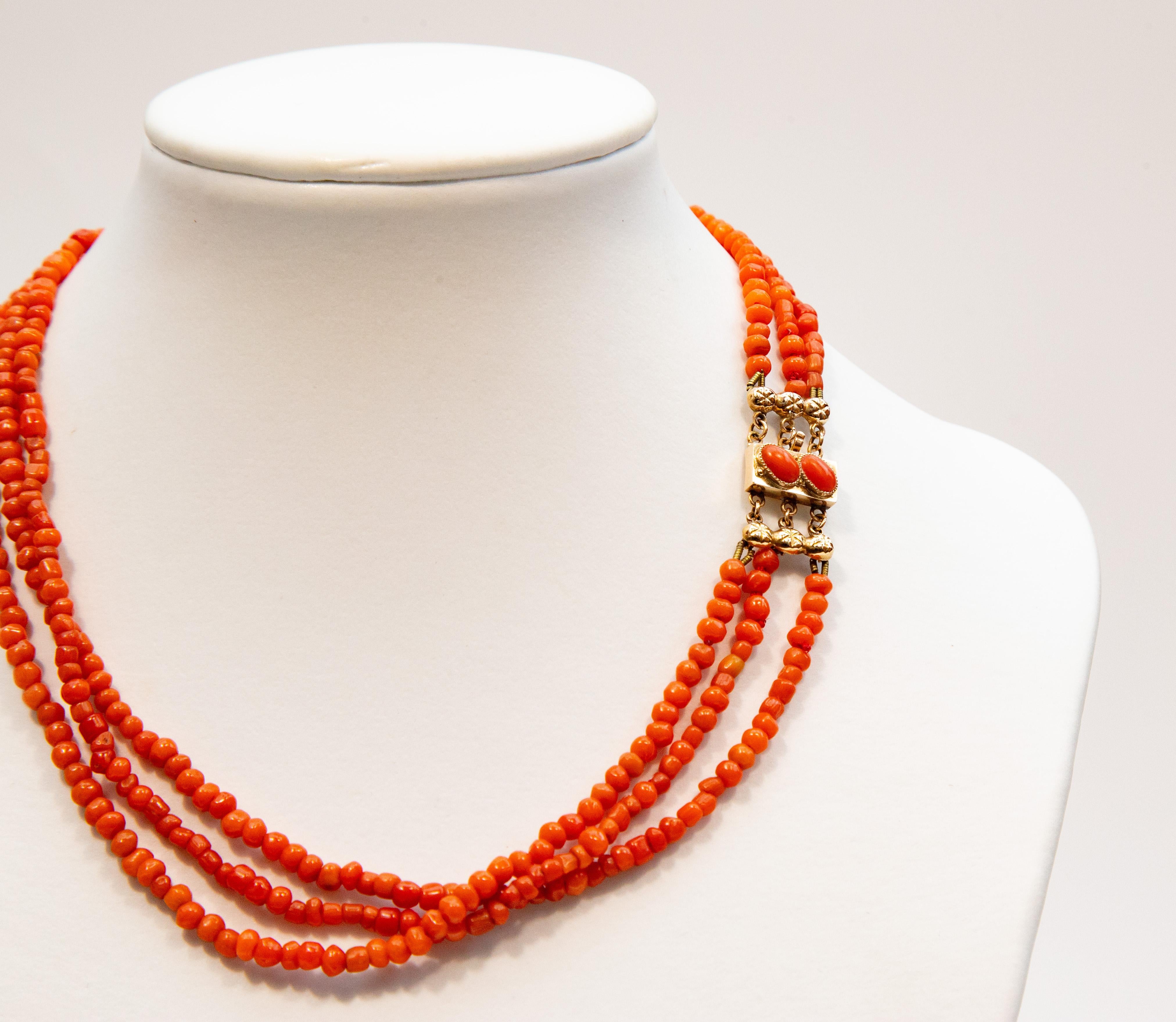 Antique Dutch Genuine Red Coral Children Necklace In Good Condition In Arnhem, NL