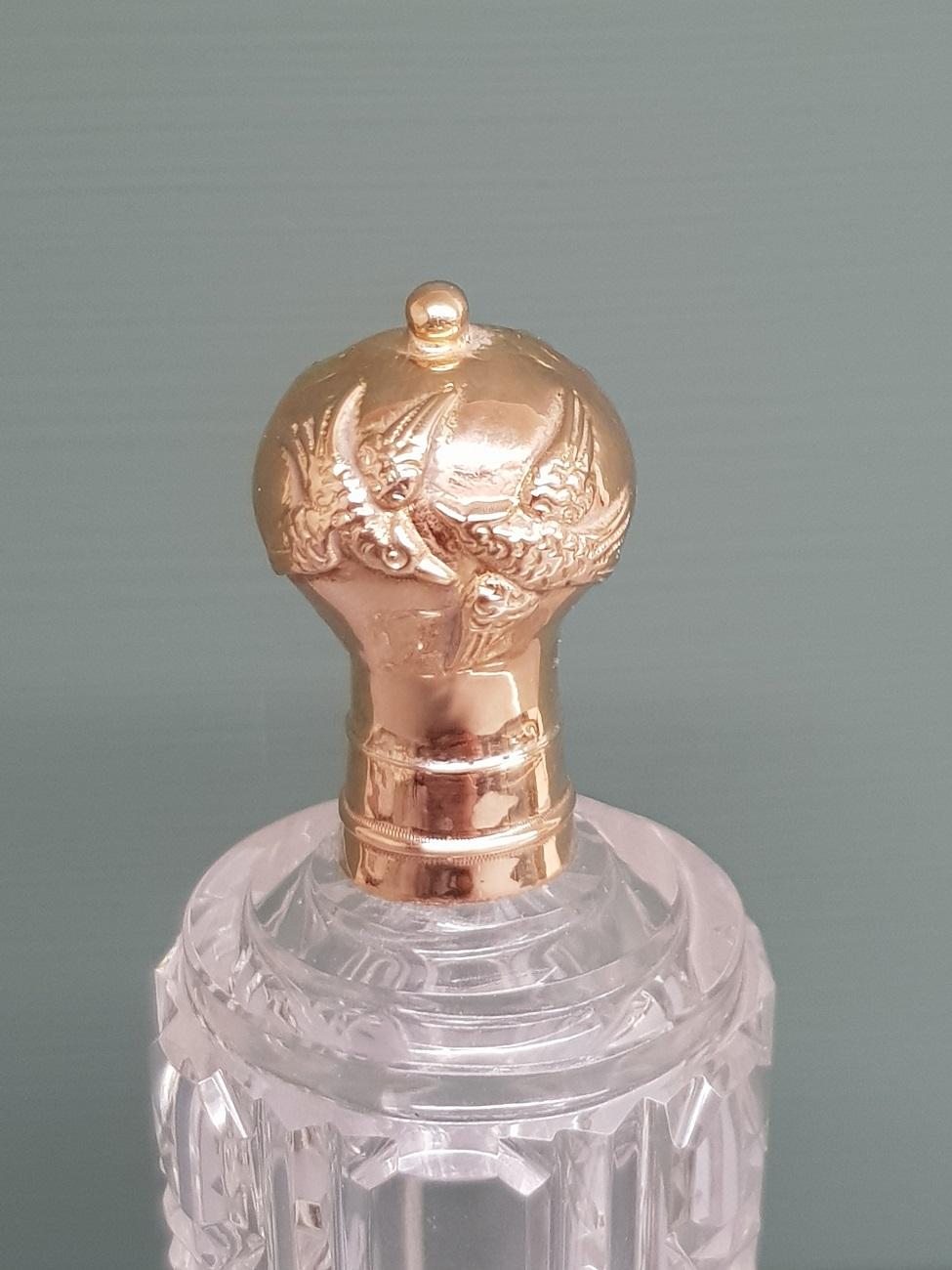 Antique Dutch cut glass perfume bottle with a golden cap decorated with 4 embossed birds double marked with oak leaf, 19th century or early 20th century.

The measurements are:
Depth 3 cm/ 1.1 inch.
Width 3 cm/ 1.1 inch.
Height 9.5 cm/ 3.7 inch.