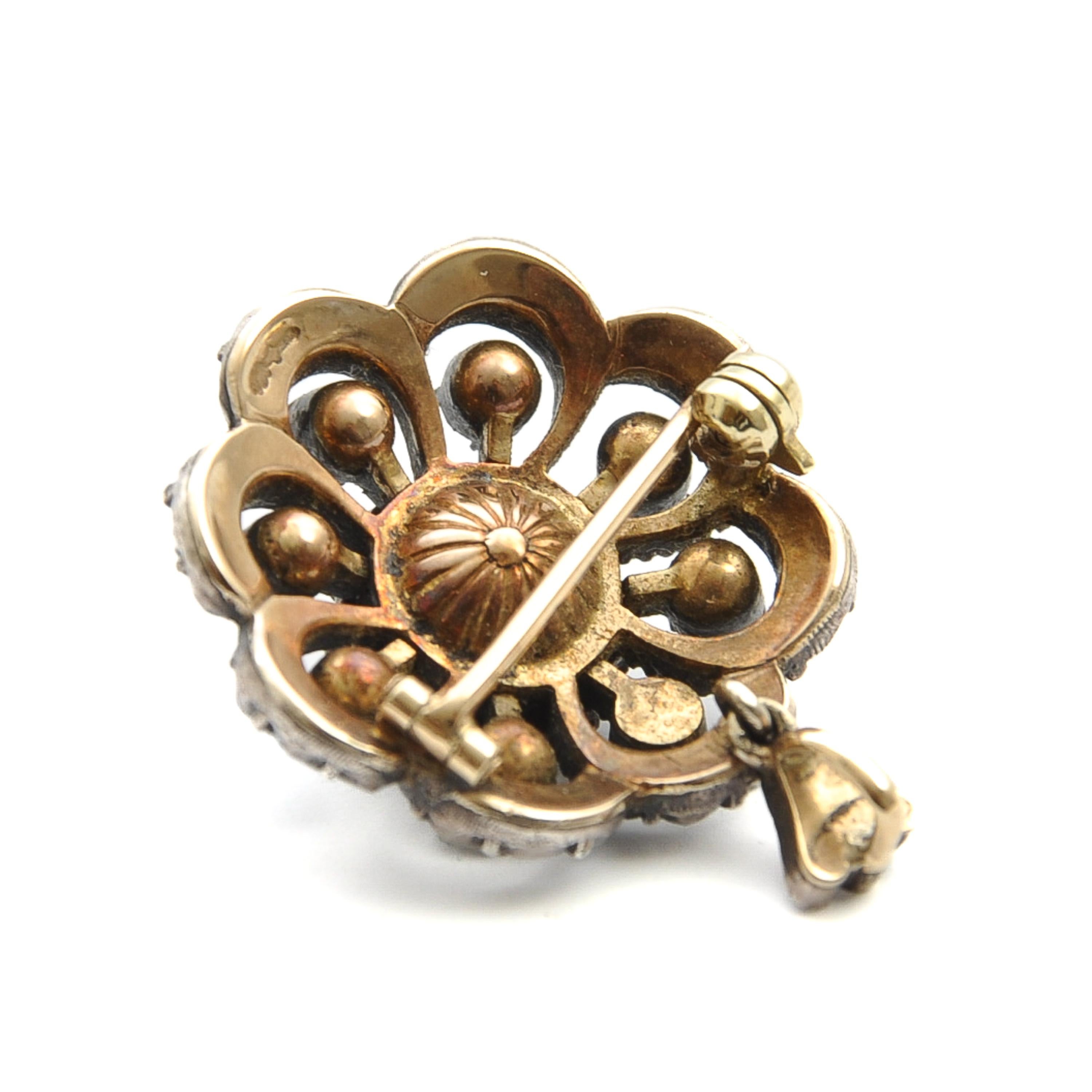 Colgante Broche Floral Holandés Antiguo de Oro y Plata con Diamantes talla Rosa en venta 2
