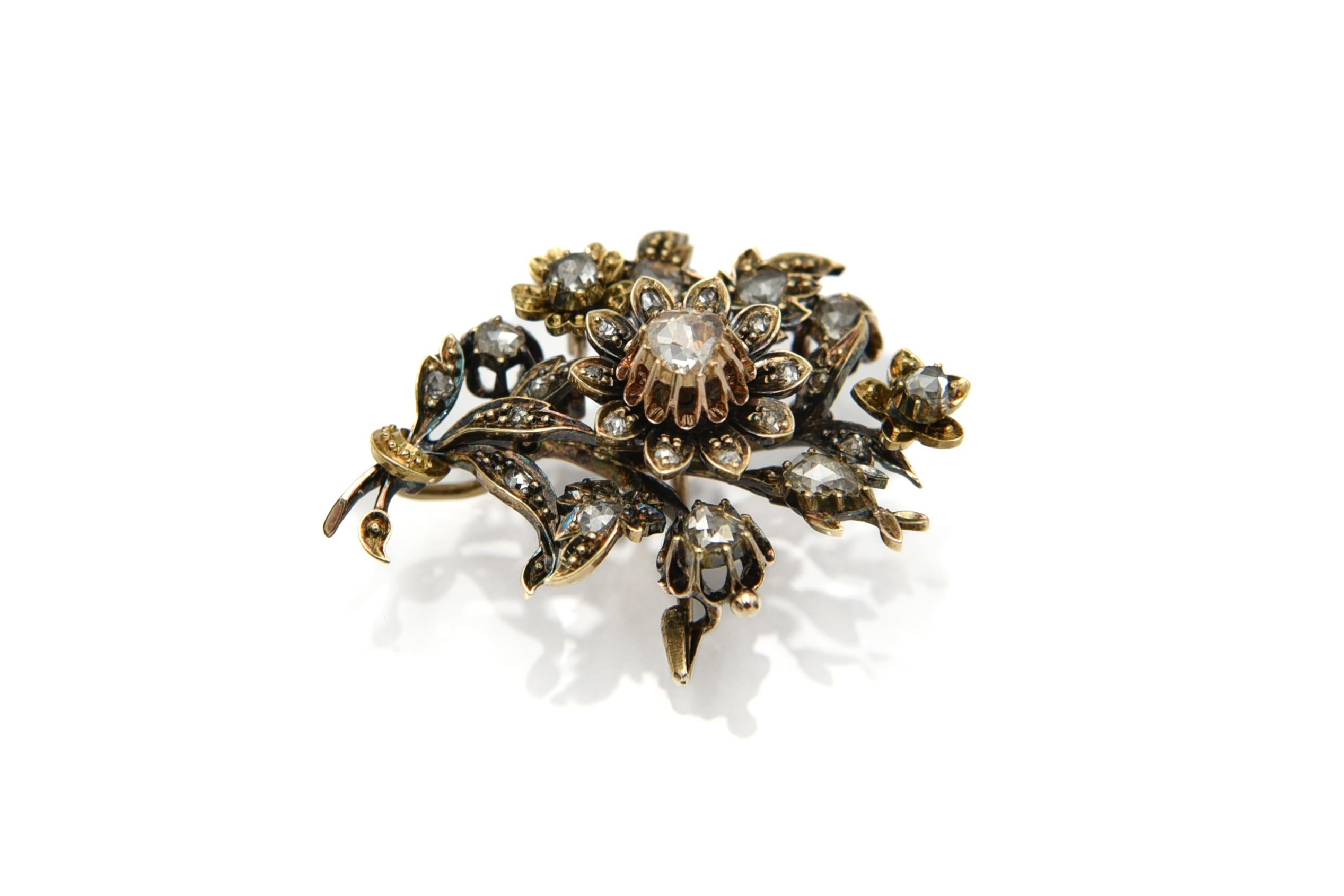Rose Cut Antique Dutch gold brooch-pendant with 26 diamonds 1.30 carat, mid-19th century. For Sale
