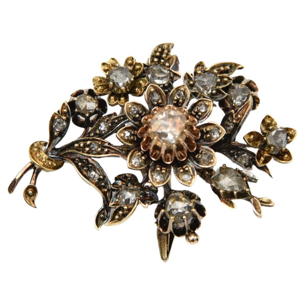 Antique Dutch gold brooch-pendant with 26 diamonds 1.30 carat, mid-19th century. For Sale