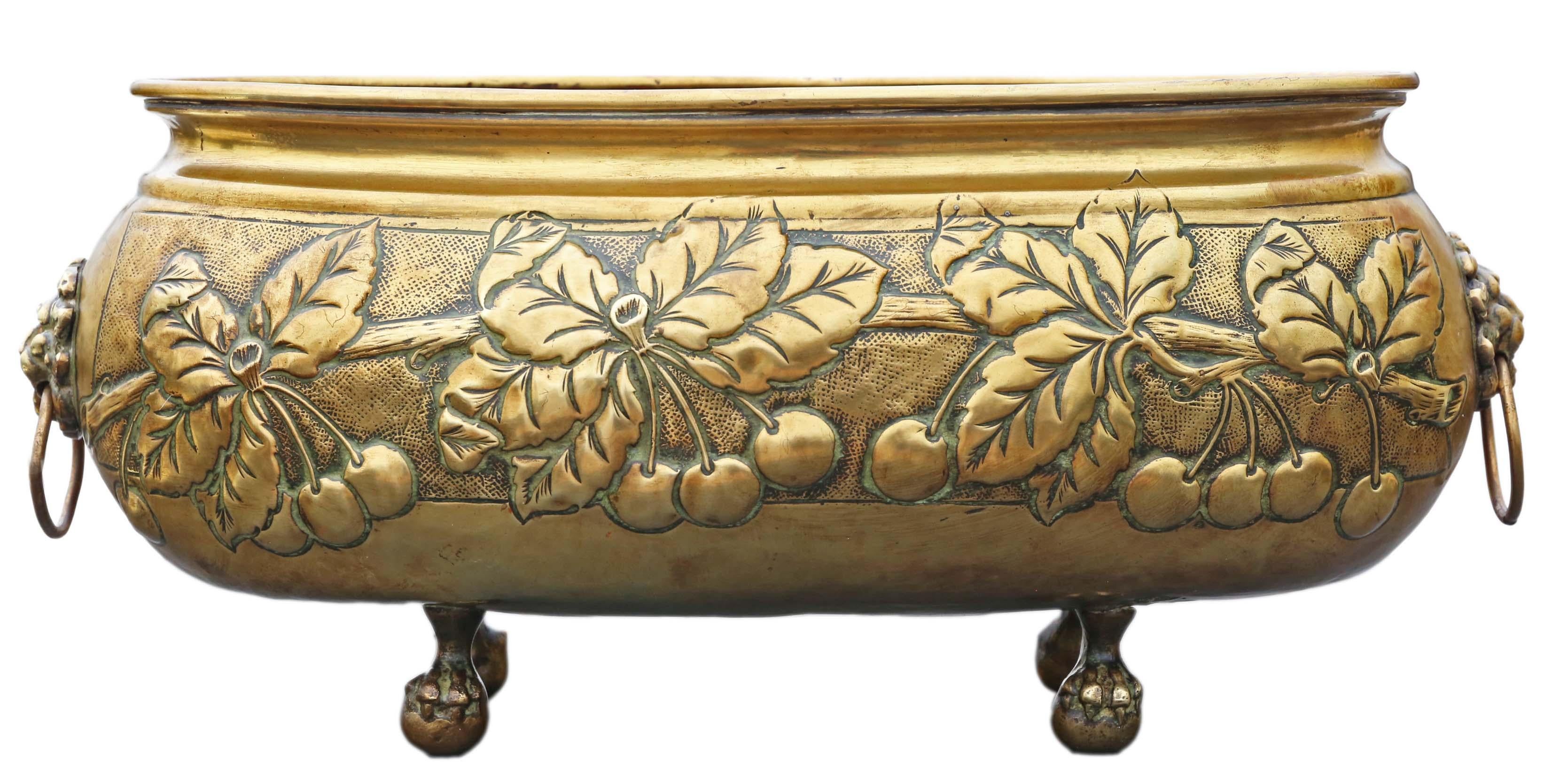 Antique Dutch large quality brass bowl planter jardinière 18th Century C1790.

Would look amazing in the right location and make a fabulous centre piece. Great colour and patina. A very rare find with great lion mask handles and paw