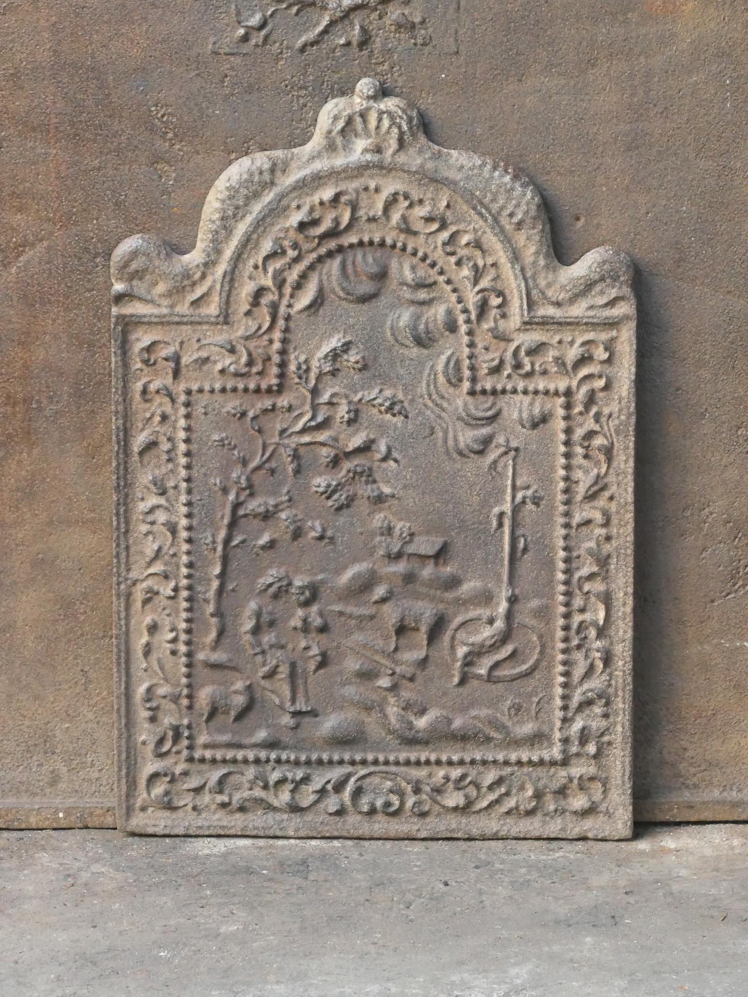 Piantana da camino olandese del XVIII secolo con scena rurale. Lo stile del parafuoco è Luigi XV e risale a quel periodo.

Lo schienale è in ghisa e presenta una patina marrone naturale. Su richiesta può essere realizzato in nero/ peltro Le