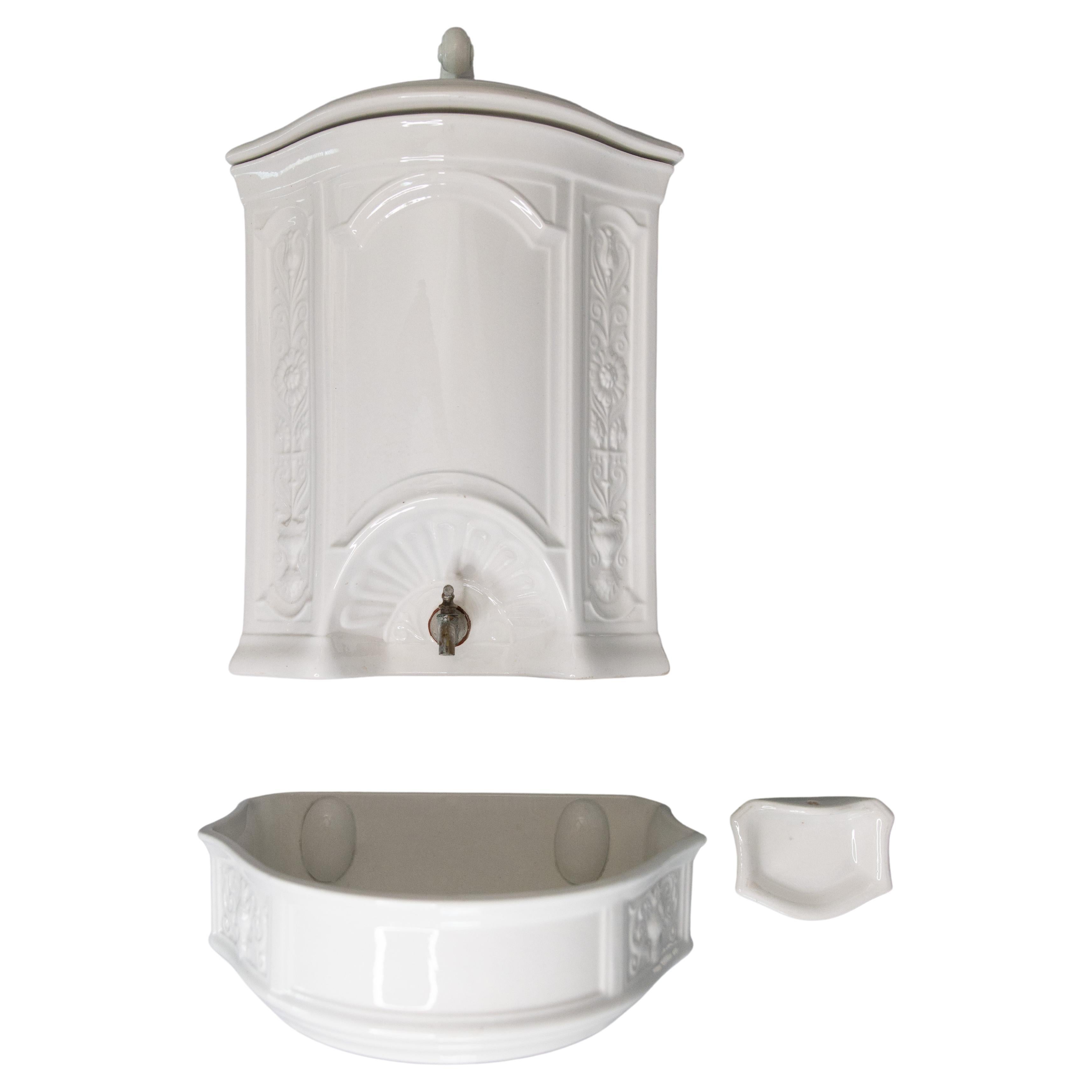 Ancienne fontaine lavabo murale hollandaise en pierre de fer blanche de Maastricht en vente