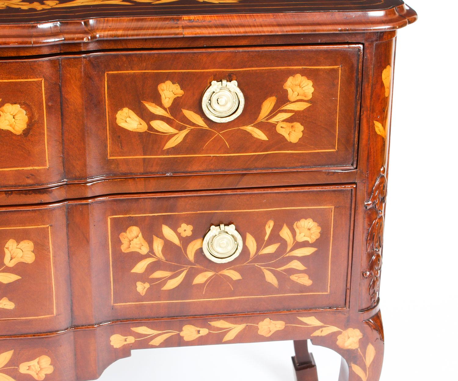 Ancienne commode néerlandaise en acajou et marqueterie à façade en bloc, 19ème siècle en vente 6