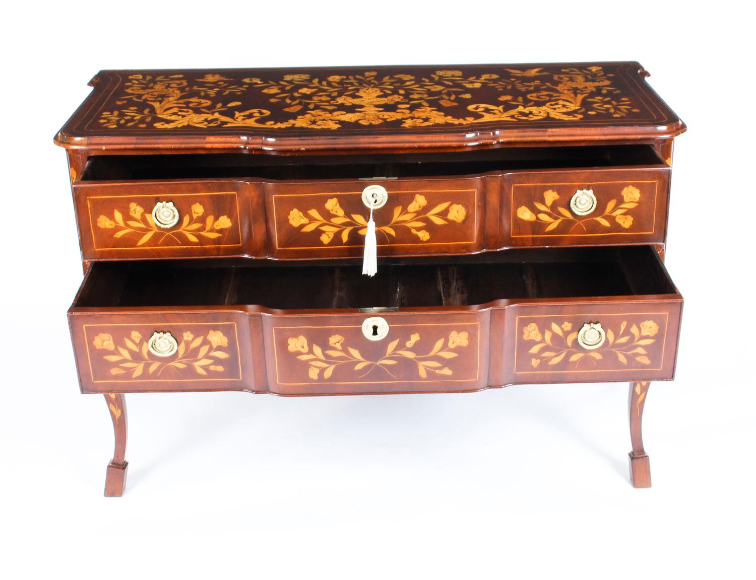 Ancienne commode néerlandaise en acajou et marqueterie à façade en bloc, 19ème siècle en vente 7