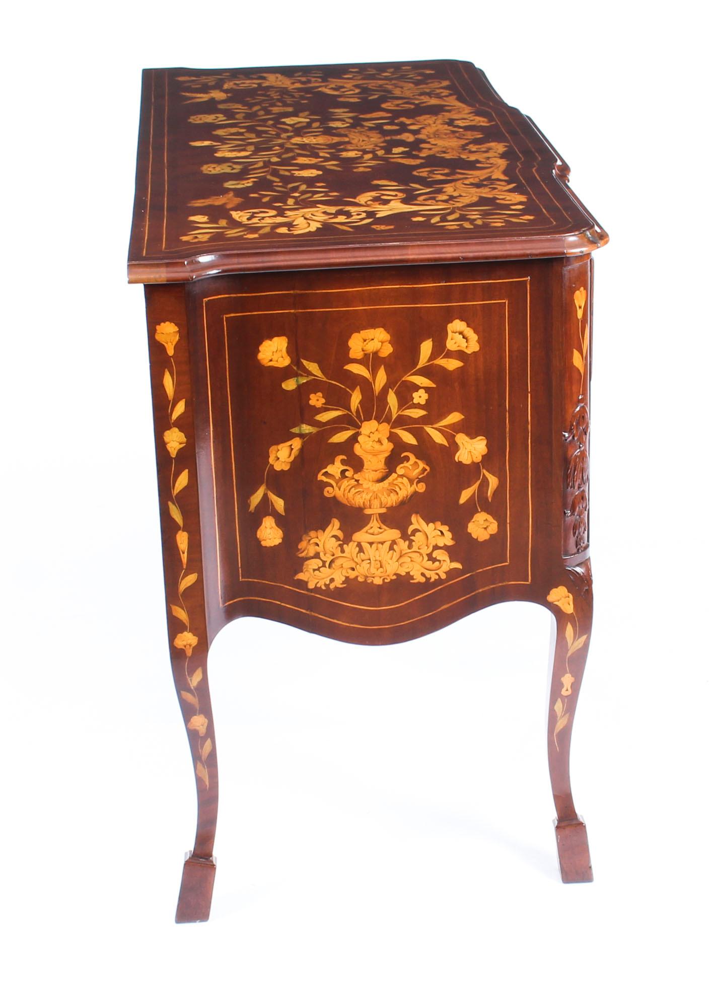 Ancienne commode néerlandaise en acajou et marqueterie à façade en bloc, 19ème siècle en vente 9