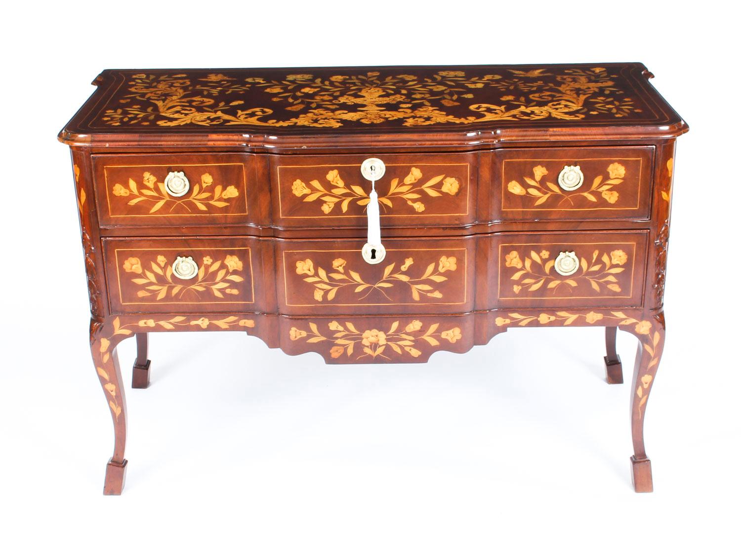 This is a superb antique early 19th century Dutch floral marquetry block front chest of drawers, circa 1820 in date.
 
This splendid chest has been accomplished in striking figured mahogany and expertly bordered with sycamore lines. The top with a