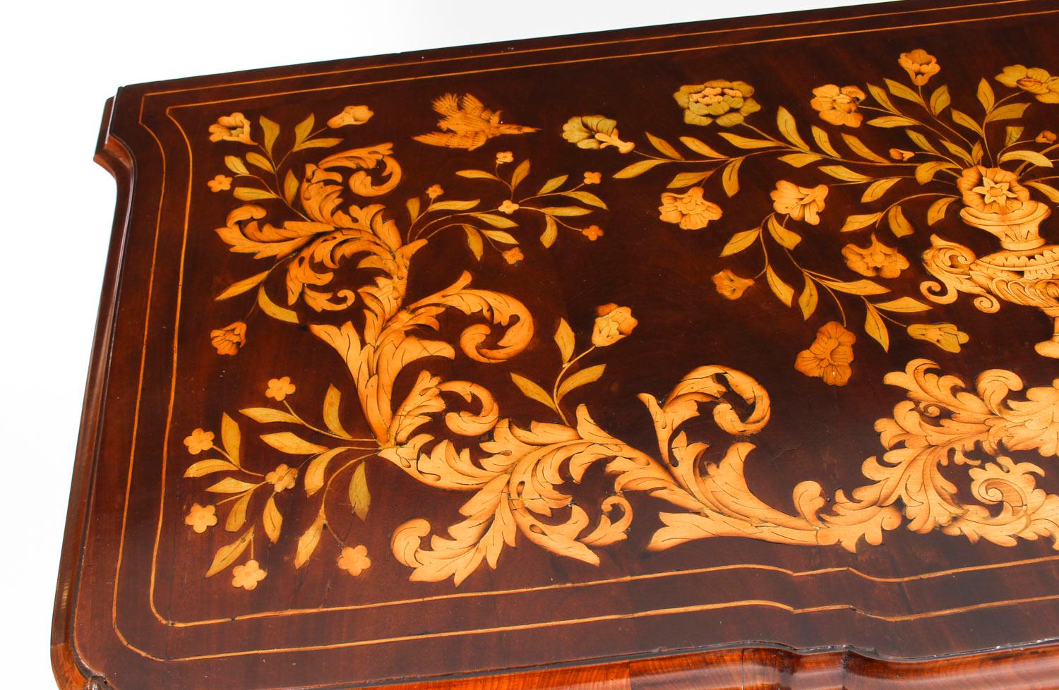 Marqueterie Ancienne commode néerlandaise en acajou et marqueterie à façade en bloc, 19ème siècle en vente