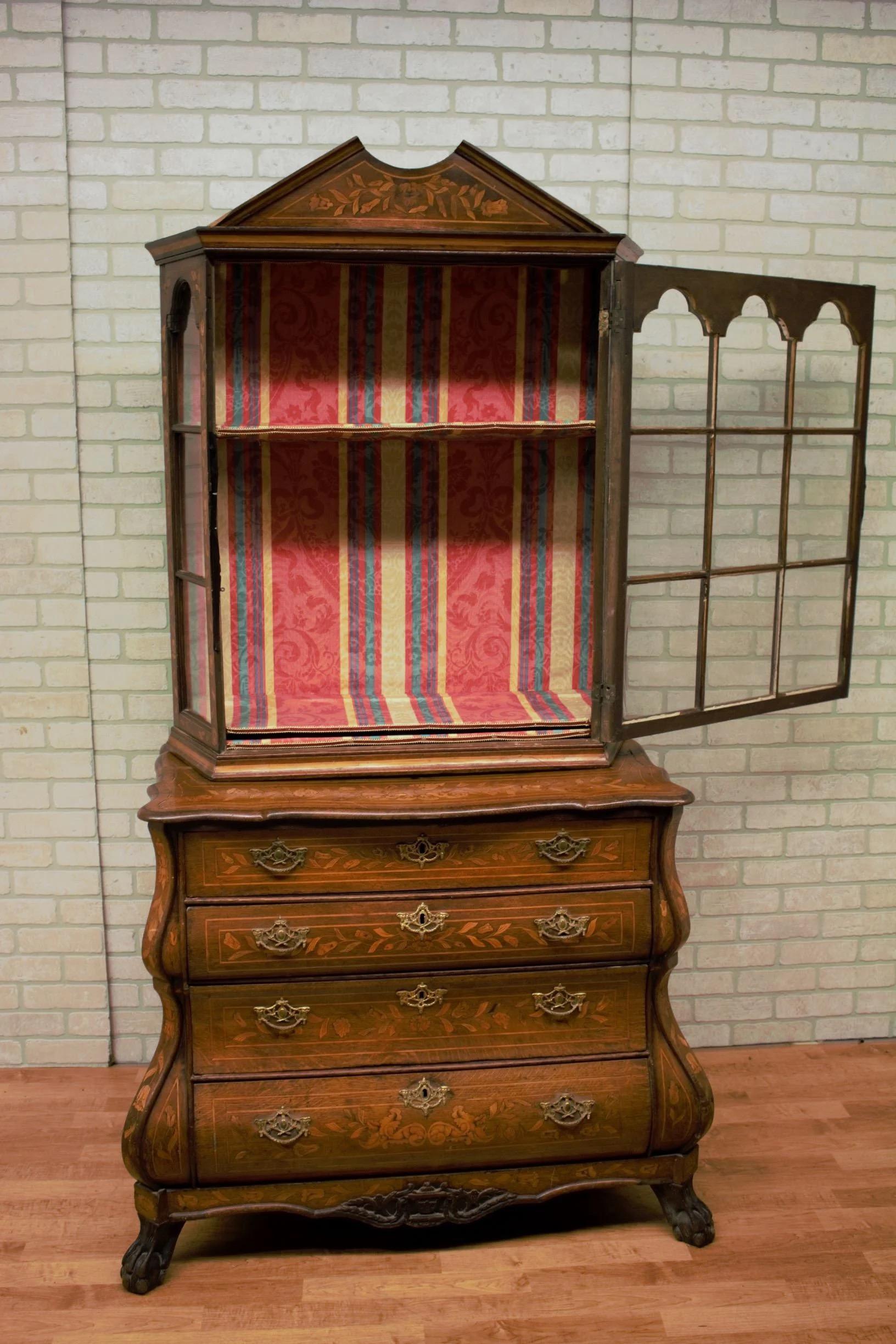 Antiguo mueble librería / vitrina / expositor de marquetería holandesa en Bueno estado para la venta en Chicago, IL