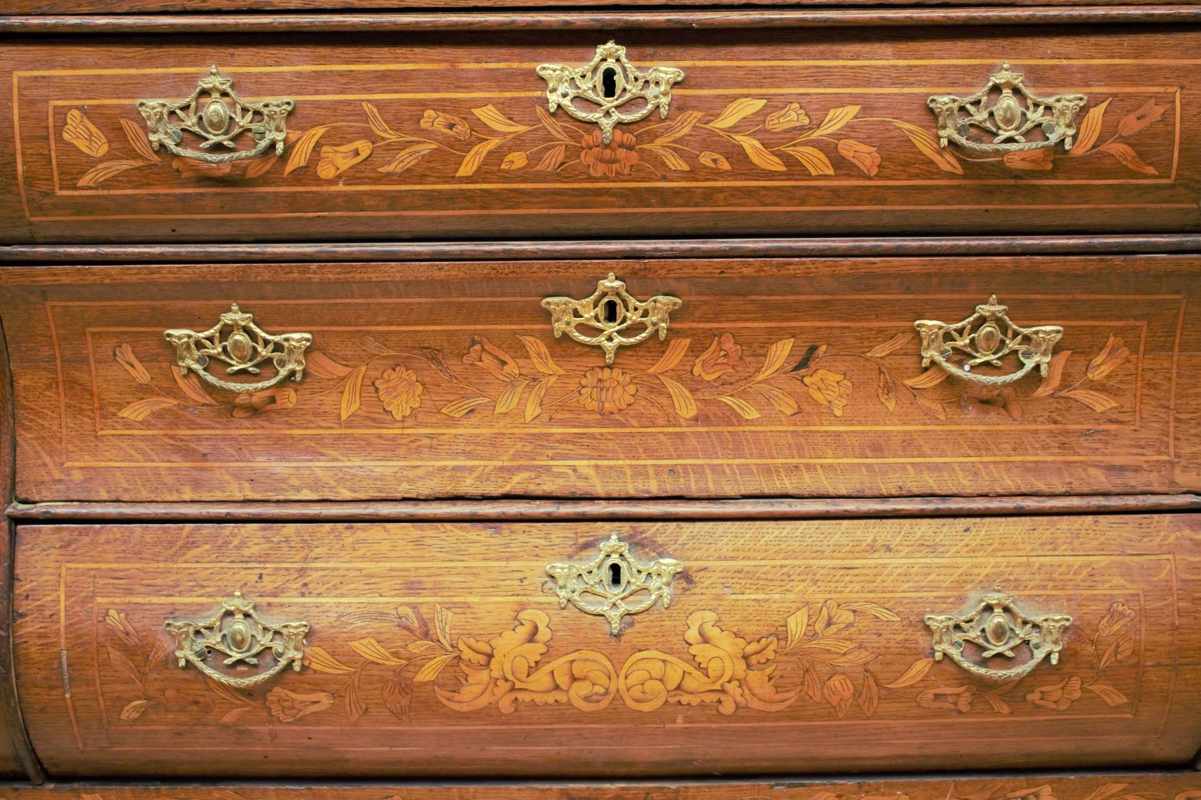 Antiguo mueble librería / vitrina / expositor de marquetería holandesa en venta 2