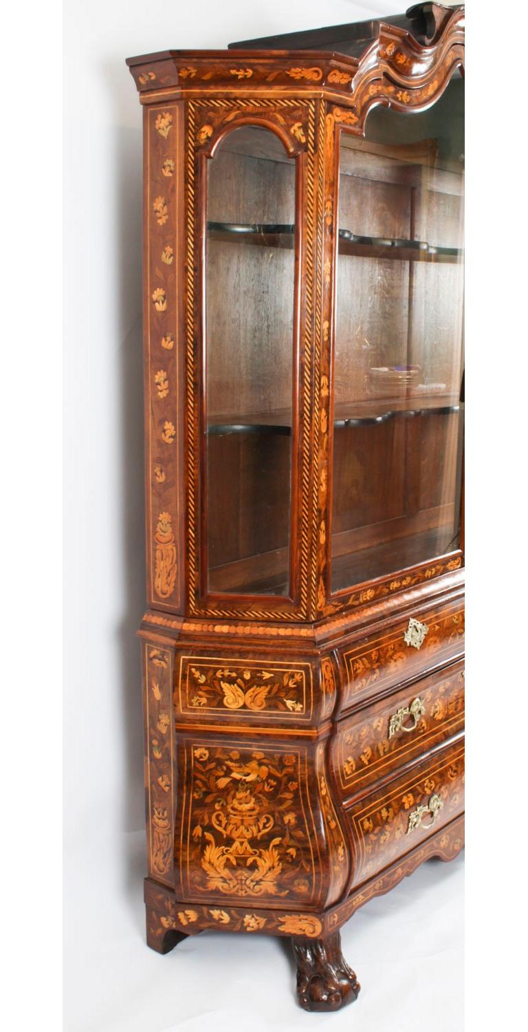 Ancienne vitrine en noyer marqueté hollandaise 18ème siècle en vente 6