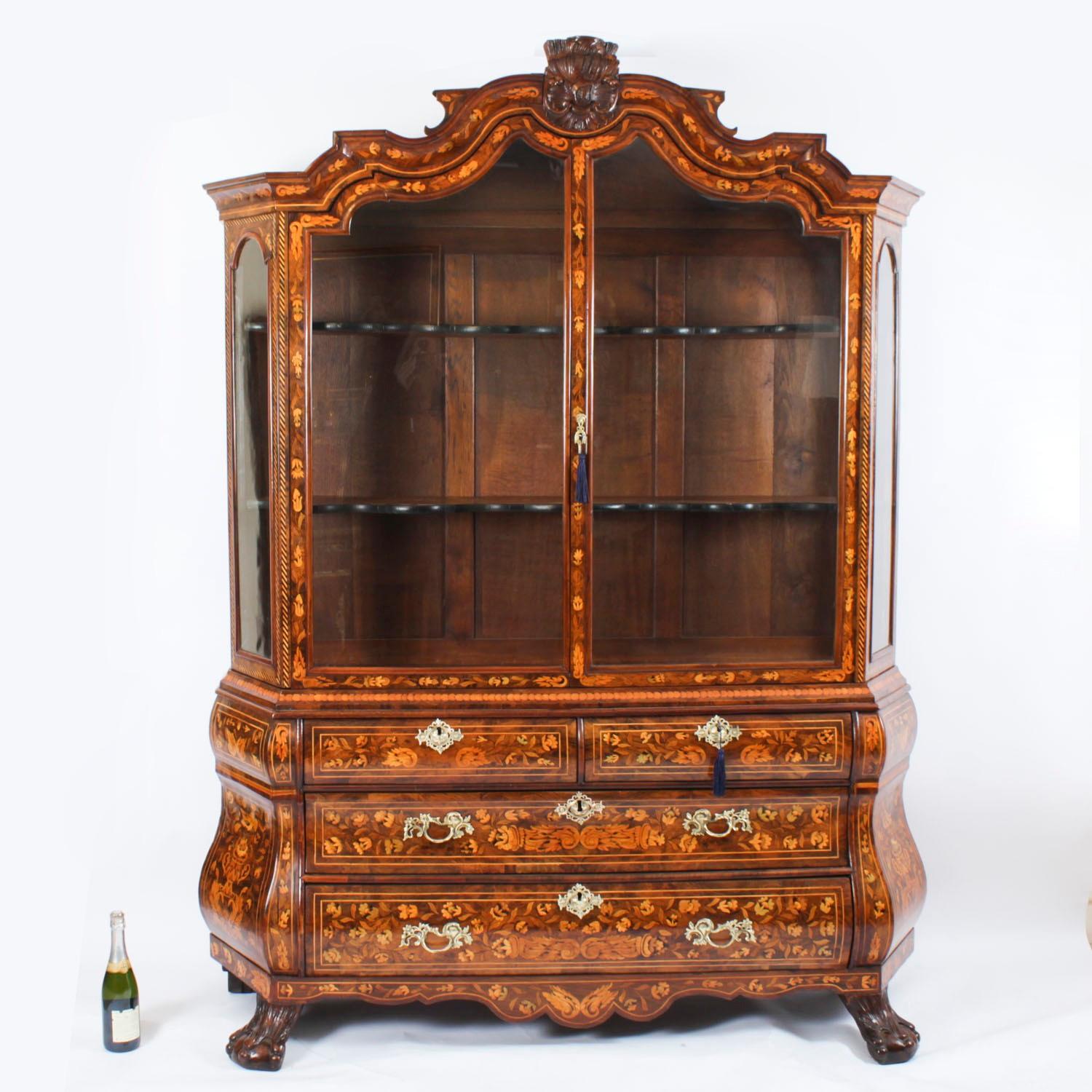 Ancienne vitrine en noyer marqueté hollandaise 18ème siècle en vente 14
