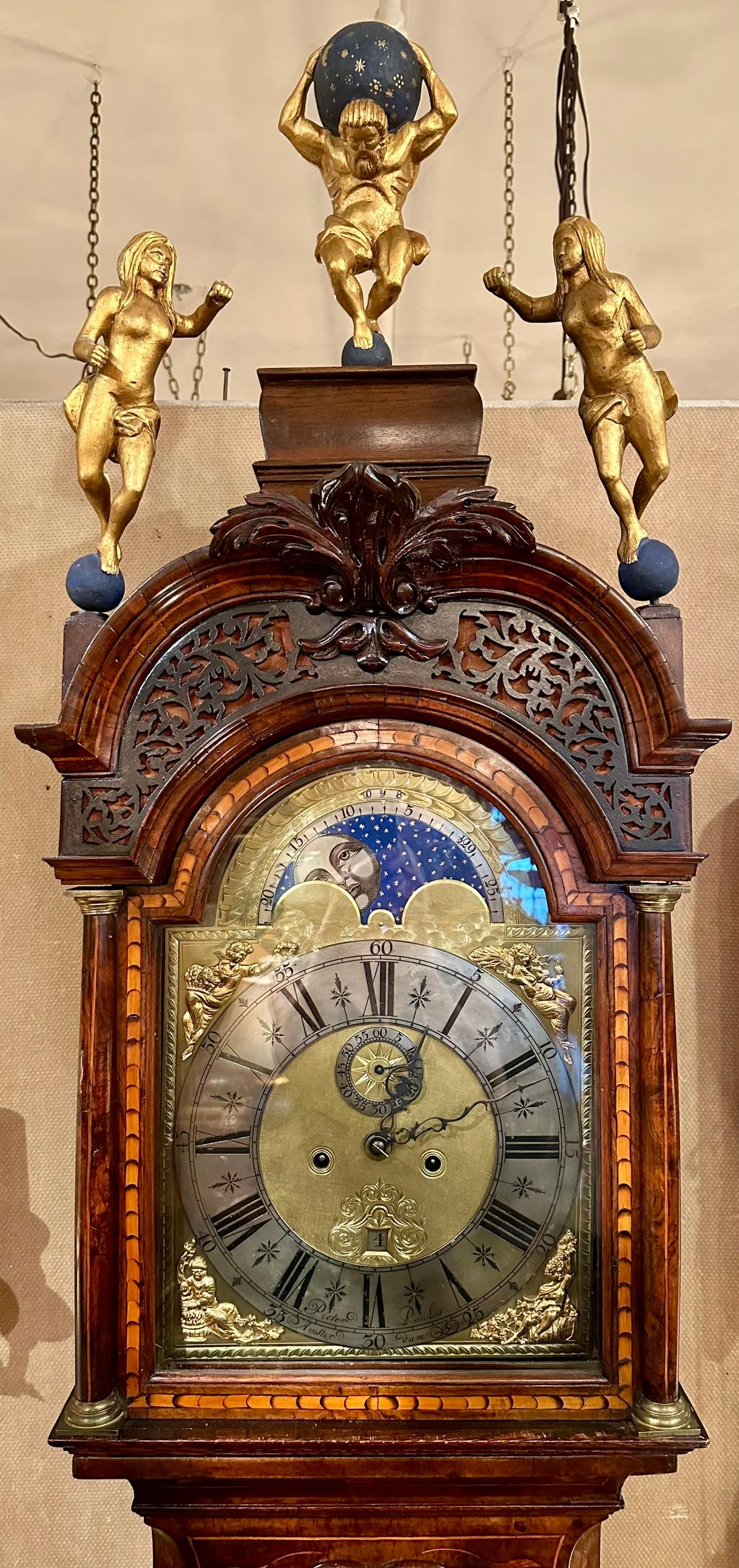 Antico orologio a pendolo olandese con intarsio, quadrante e movimento di Pieter Paulus, Amsterdam, 1720-1740 circa.
