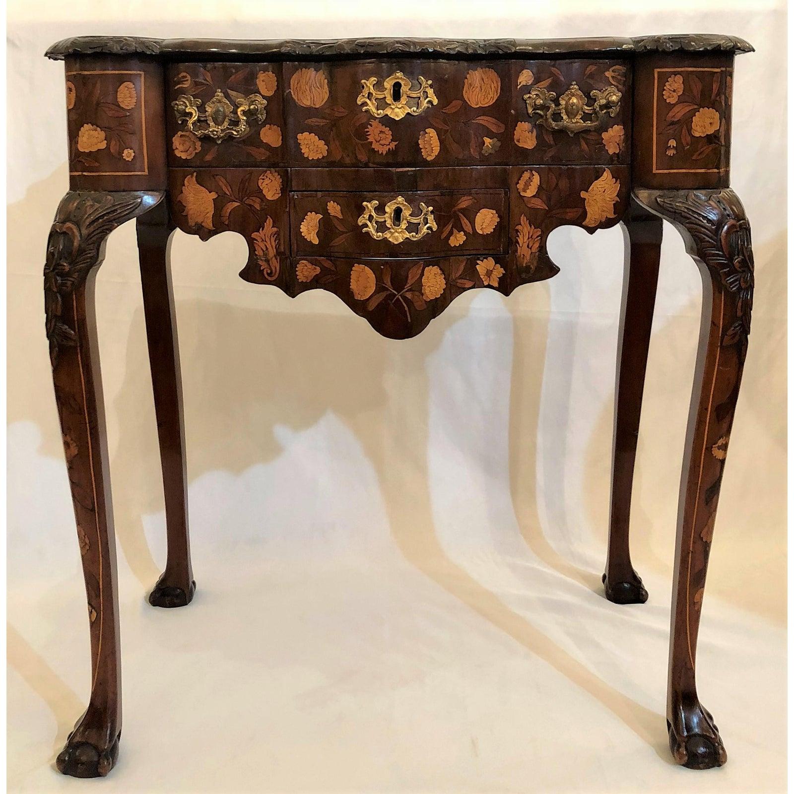 This is an amazing table with exceptional marquetry and inlay. It's fantastic in the way it was made.
 