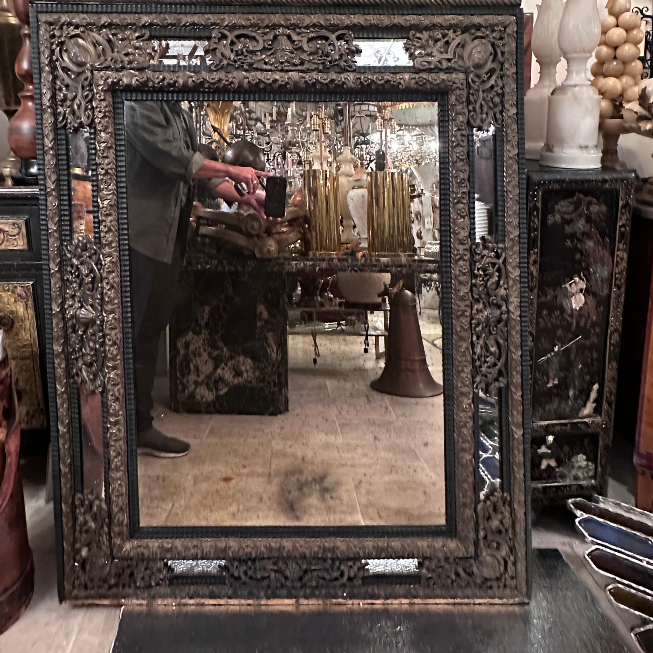 Metallo Antique Mirror olandese in vendita