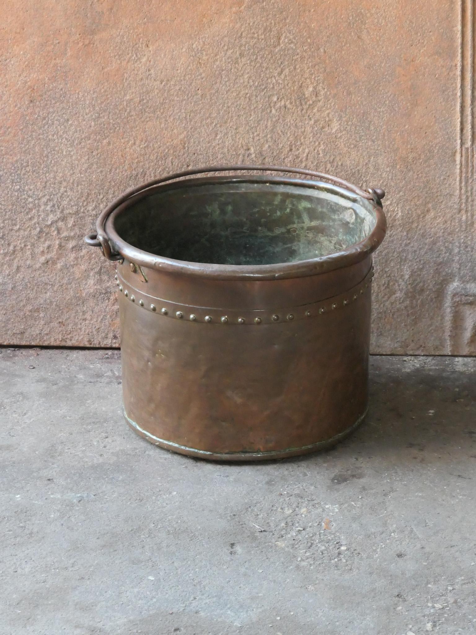 19th century Dutch Napoleon III firewood basket holder. The log holder is made copper with a wrought iron handle. Also called 'Frisian nail bucket'. Was used for the transport of milk.

The log holder is in a good condition and is fully functional.