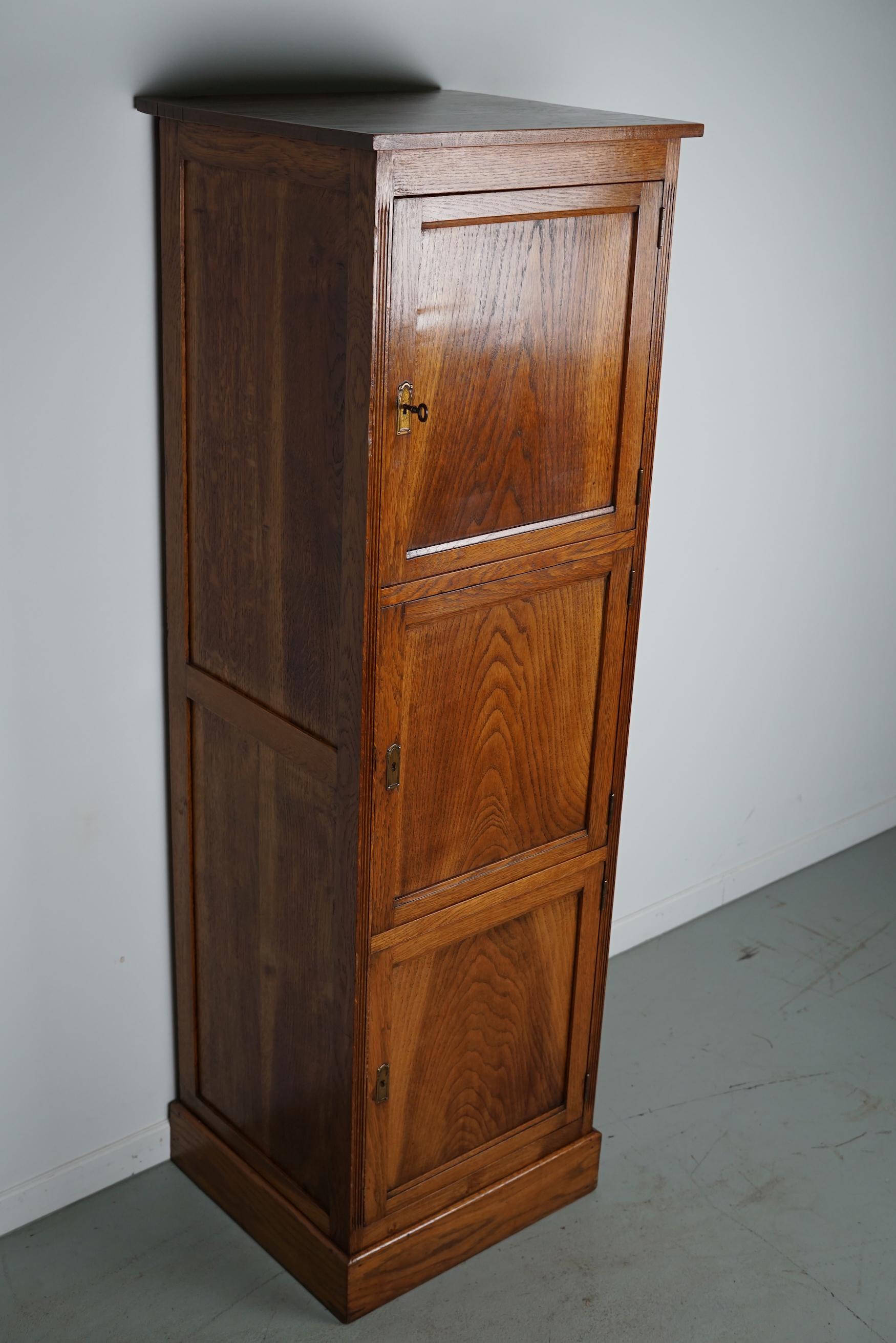 Début du 20ème siècle Antique armoire de verrouillage/fils en chêne hollandais, années 1920/30 en vente