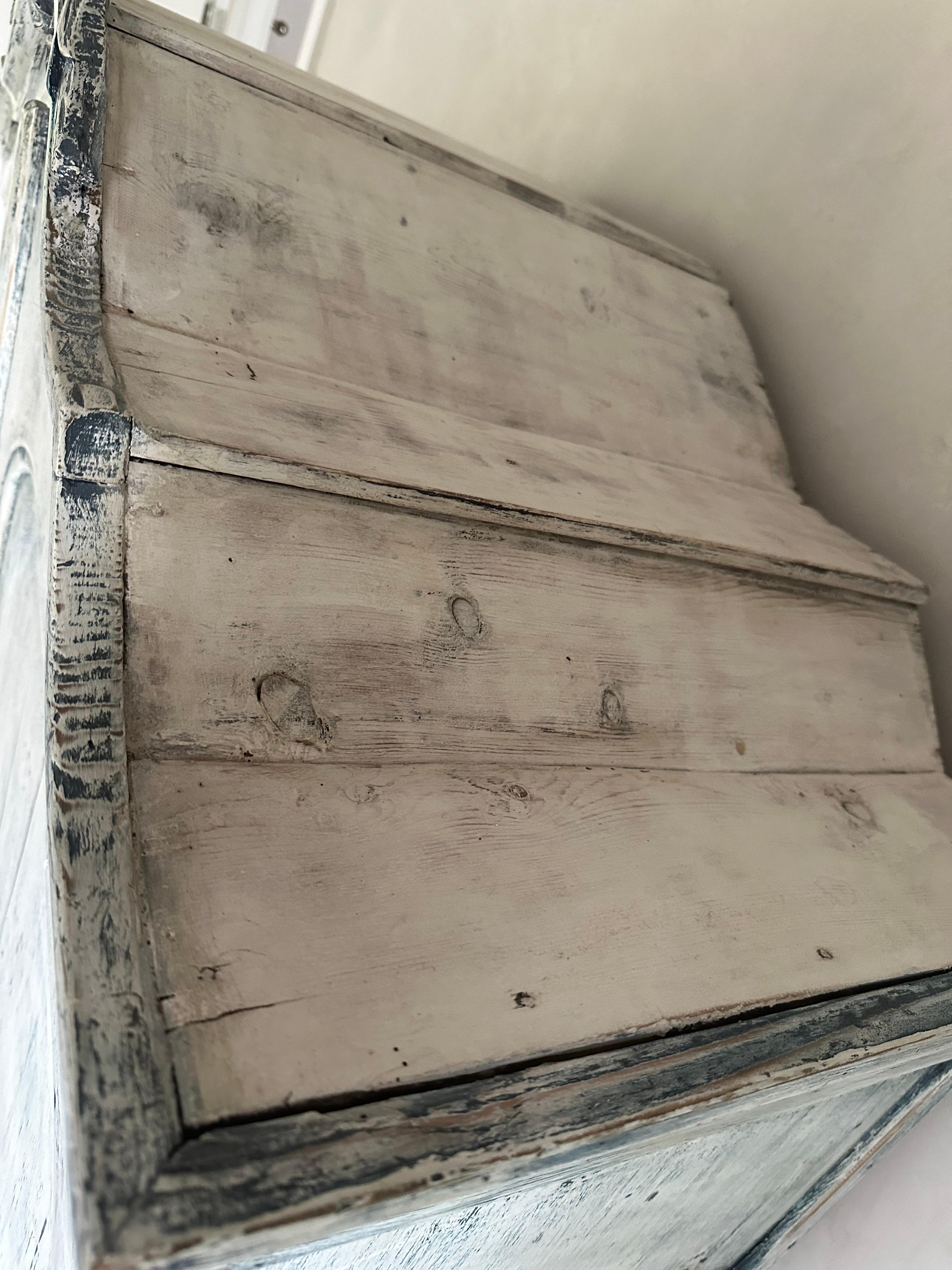 Antiguo Armario de Prensa de Lino Pintado en Holanda en venta 2