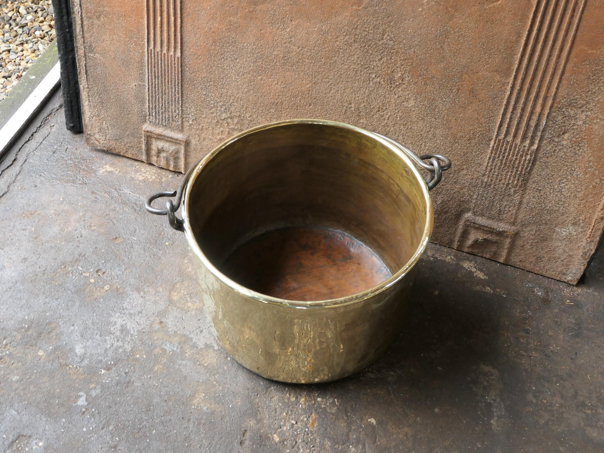 Antique Dutch Polished Brass Firewood Basket, 18th Century In Good Condition In Amerongen, NL