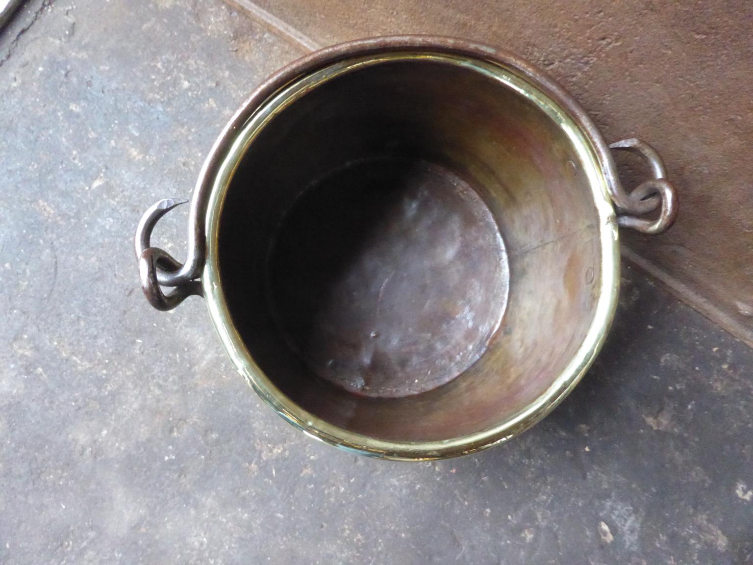 Antique Dutch Polished Brass Log Holder, 18th Century In Good Condition In Amerongen, NL