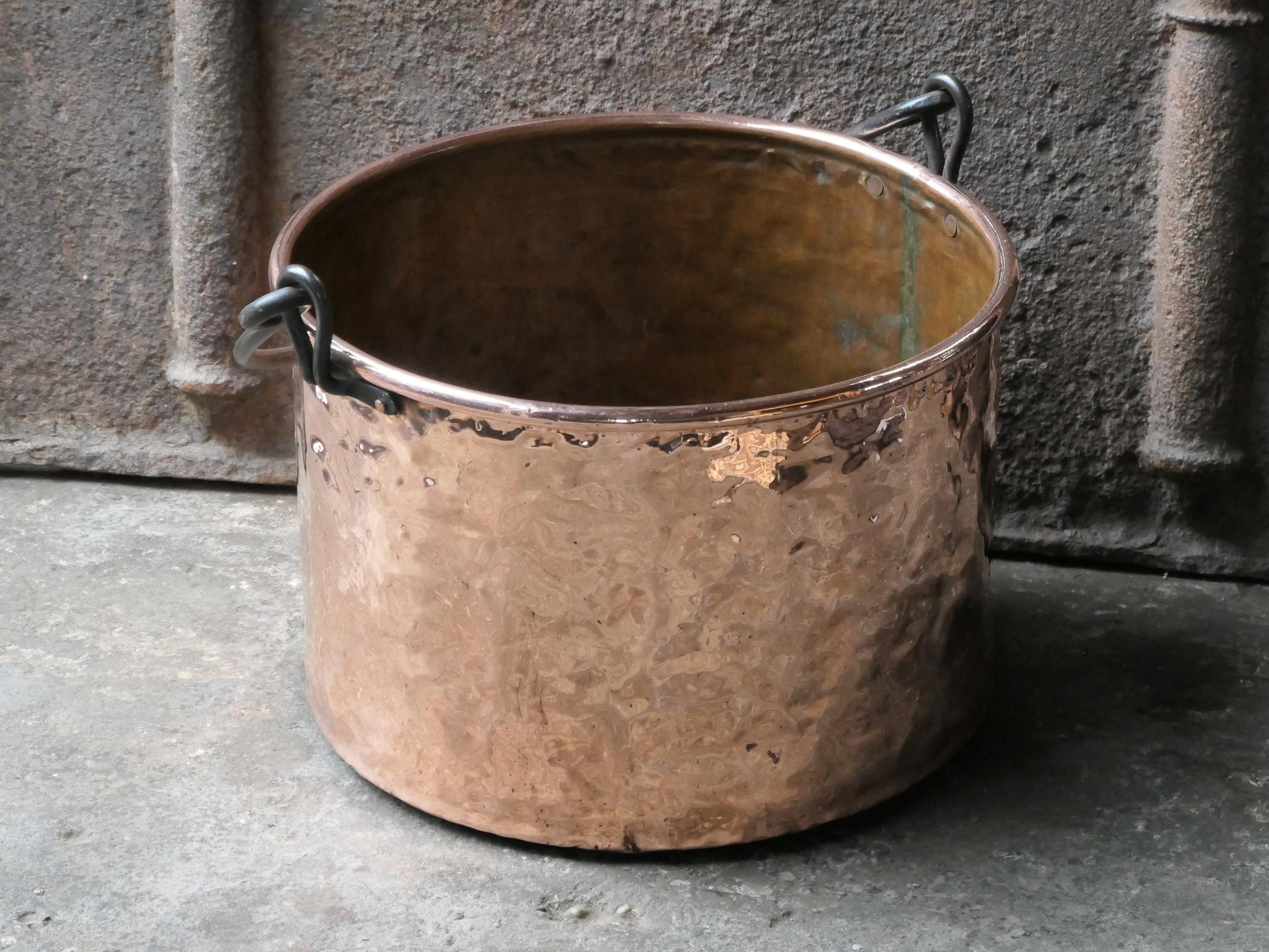 Antique Dutch Polished Copper Log Holder, 18th-19th Century In Good Condition In Amerongen, NL