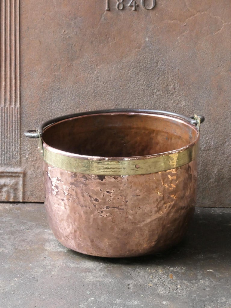 Antique Dutch Polished Copper Log Holder, 18th Century For Sale at 1stDibs