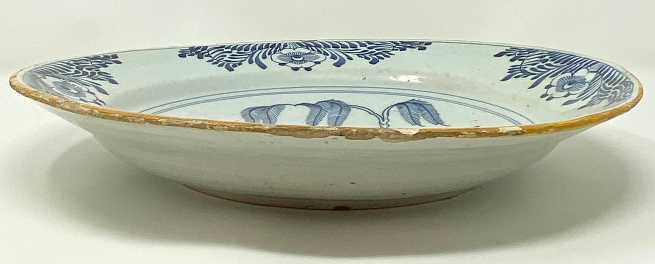 Antique Dutch Porcelain Charger in the Chinese Manner, circa 1750-1780 In Good Condition For Sale In New Orleans, LA