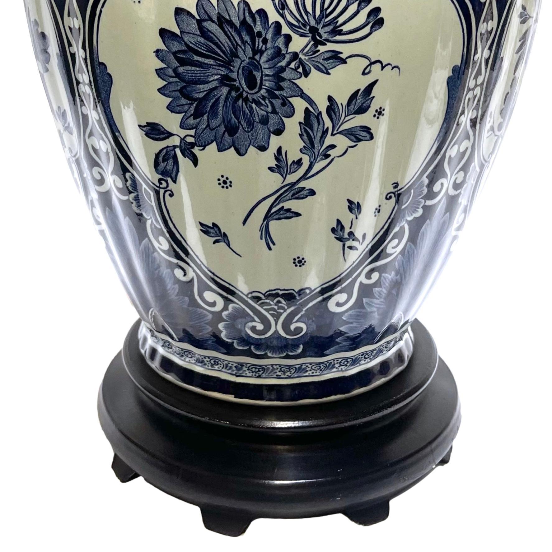 Néerlandais Lampe en porcelaine néerlandaise ancienne en vente
