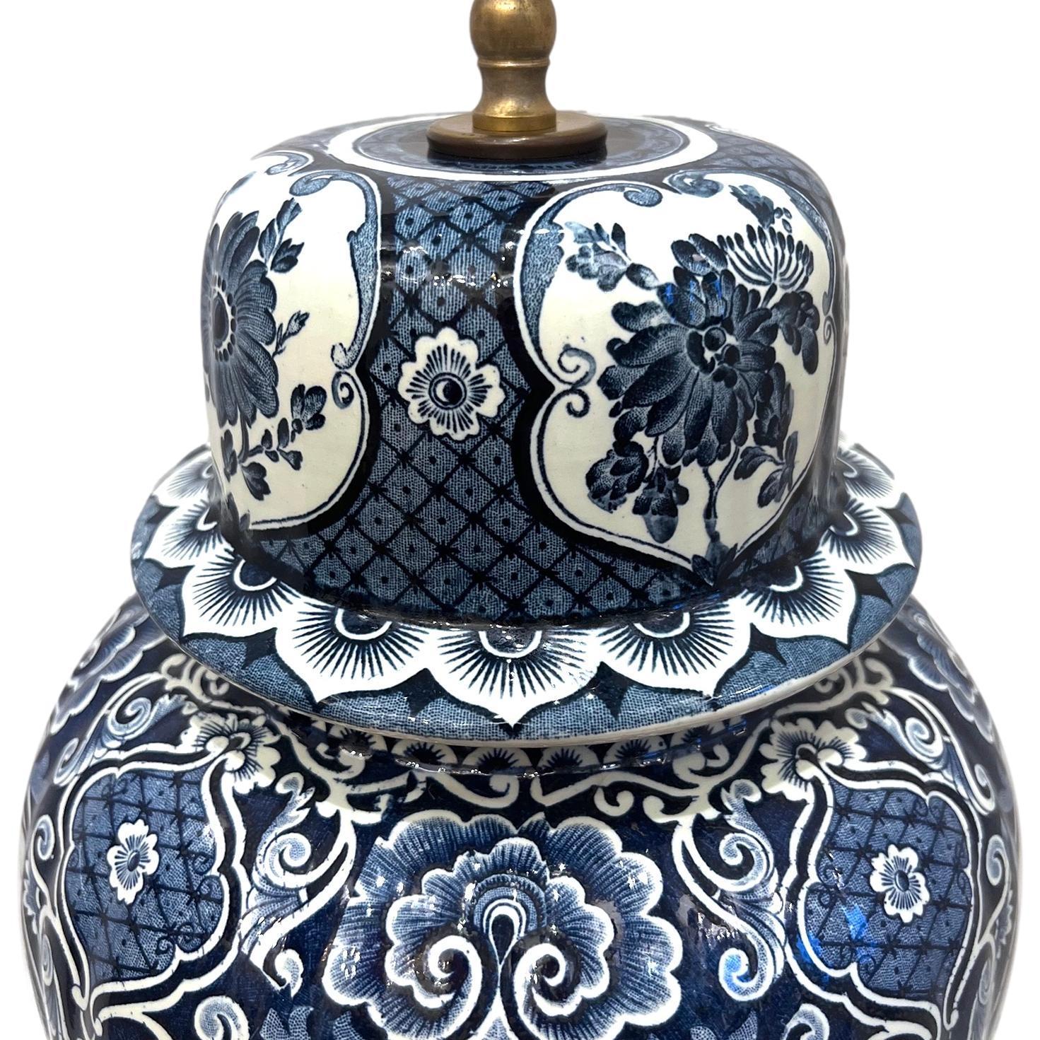 Début du 20ème siècle Lampe en porcelaine néerlandaise ancienne en vente