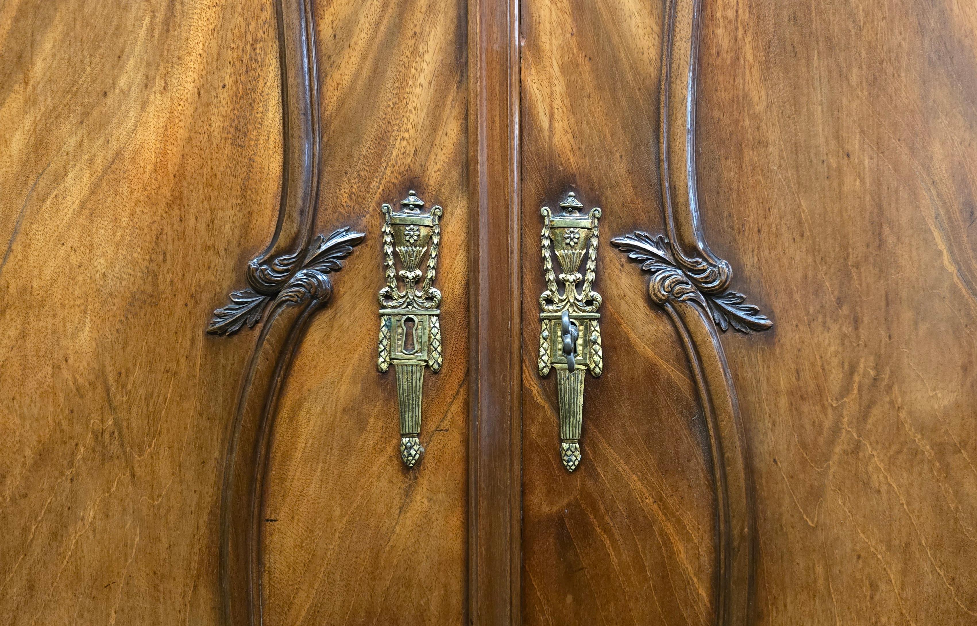 Antiker niederländischer Rokoko-Schrank mit Schreibtisch, um 1750 im Angebot 3