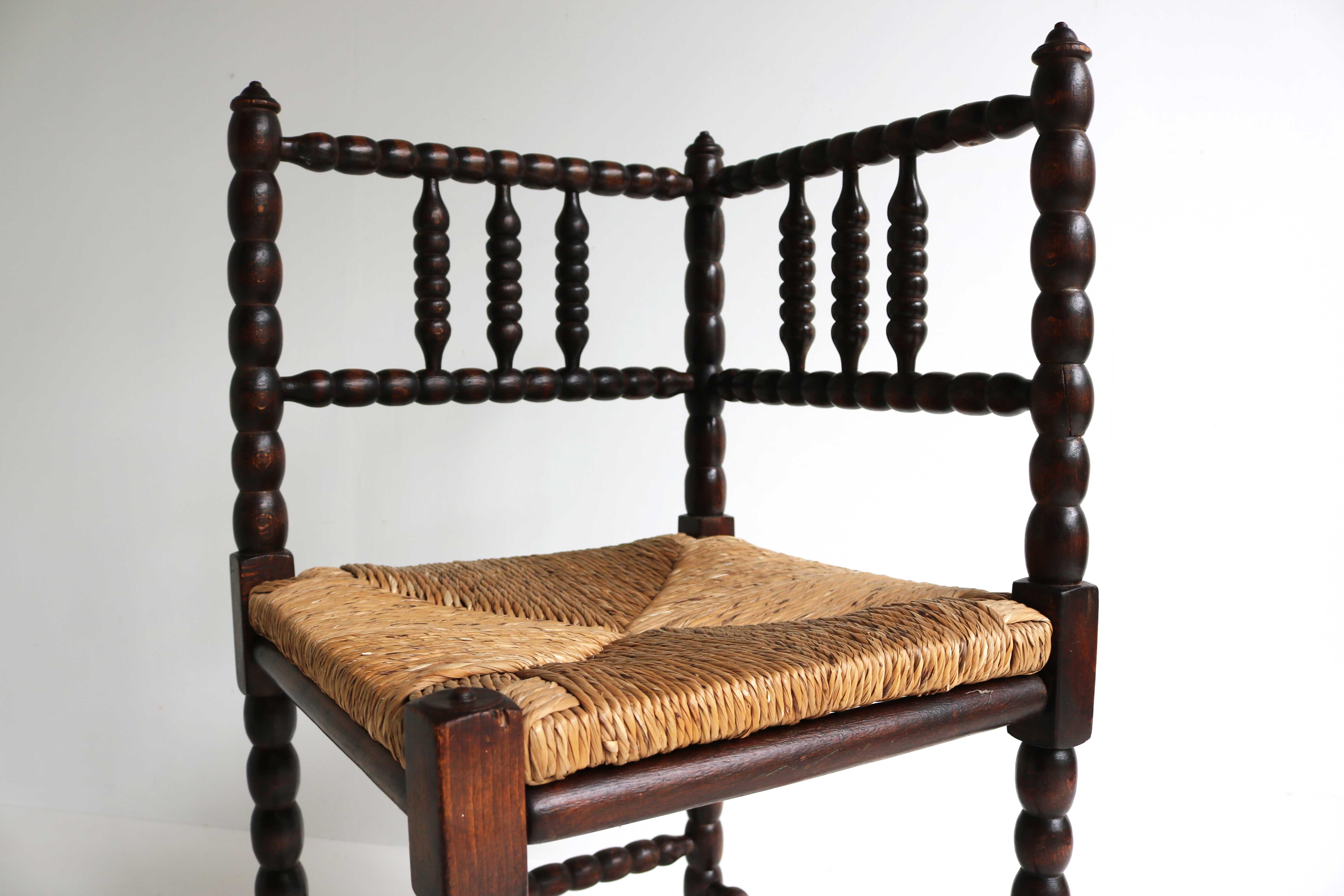 Fait main Antiquité - Ruch-Seat Chaise à bobines d'angle en Oak Oak Turned Hand Crafts 1900 en vente