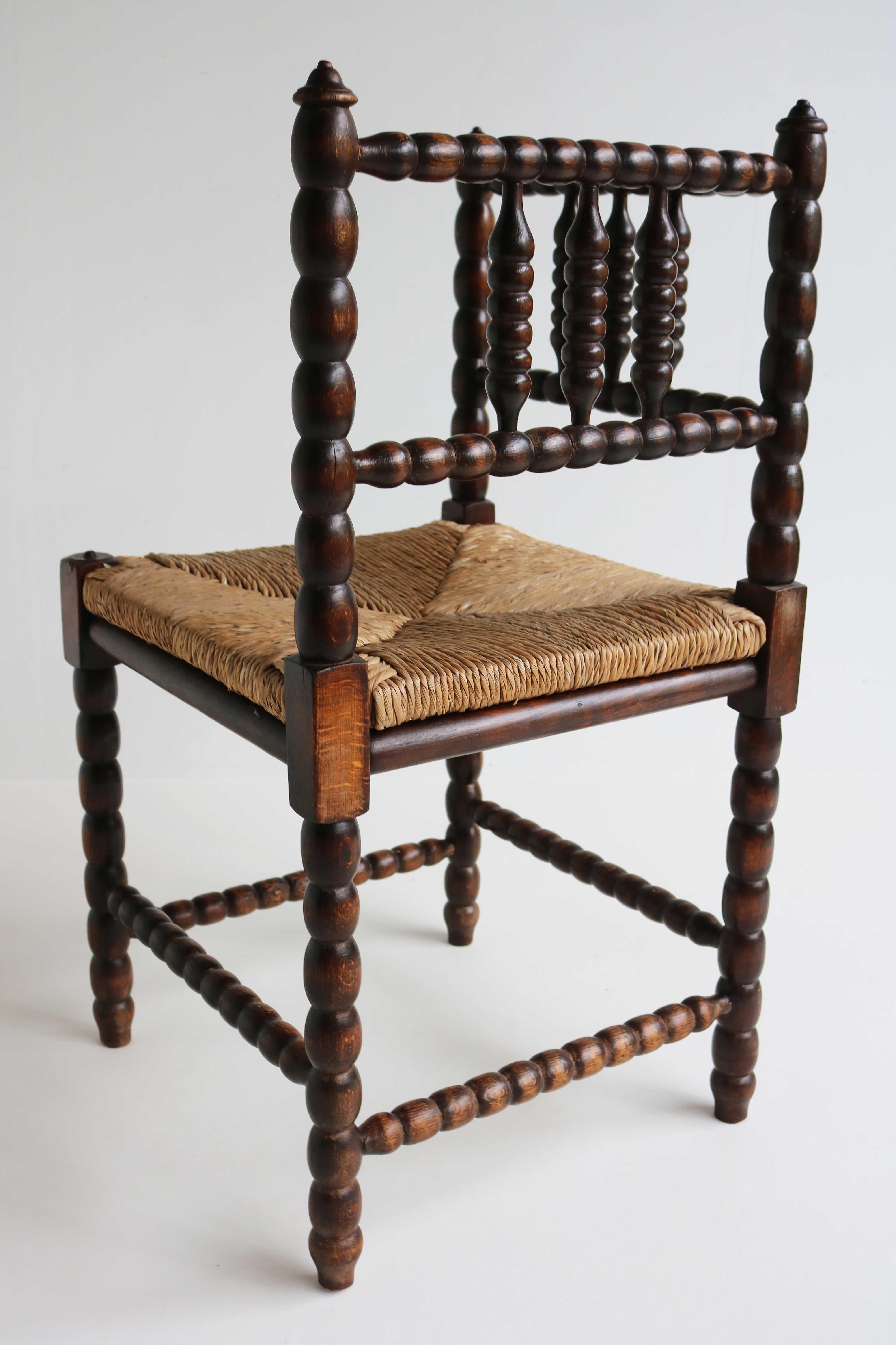 Antique Dutch Ruch-Seat Oak Corner Bobbin Chair Turned Hand Crafted 1900 In Good Condition For Sale In Ijzendijke, NL