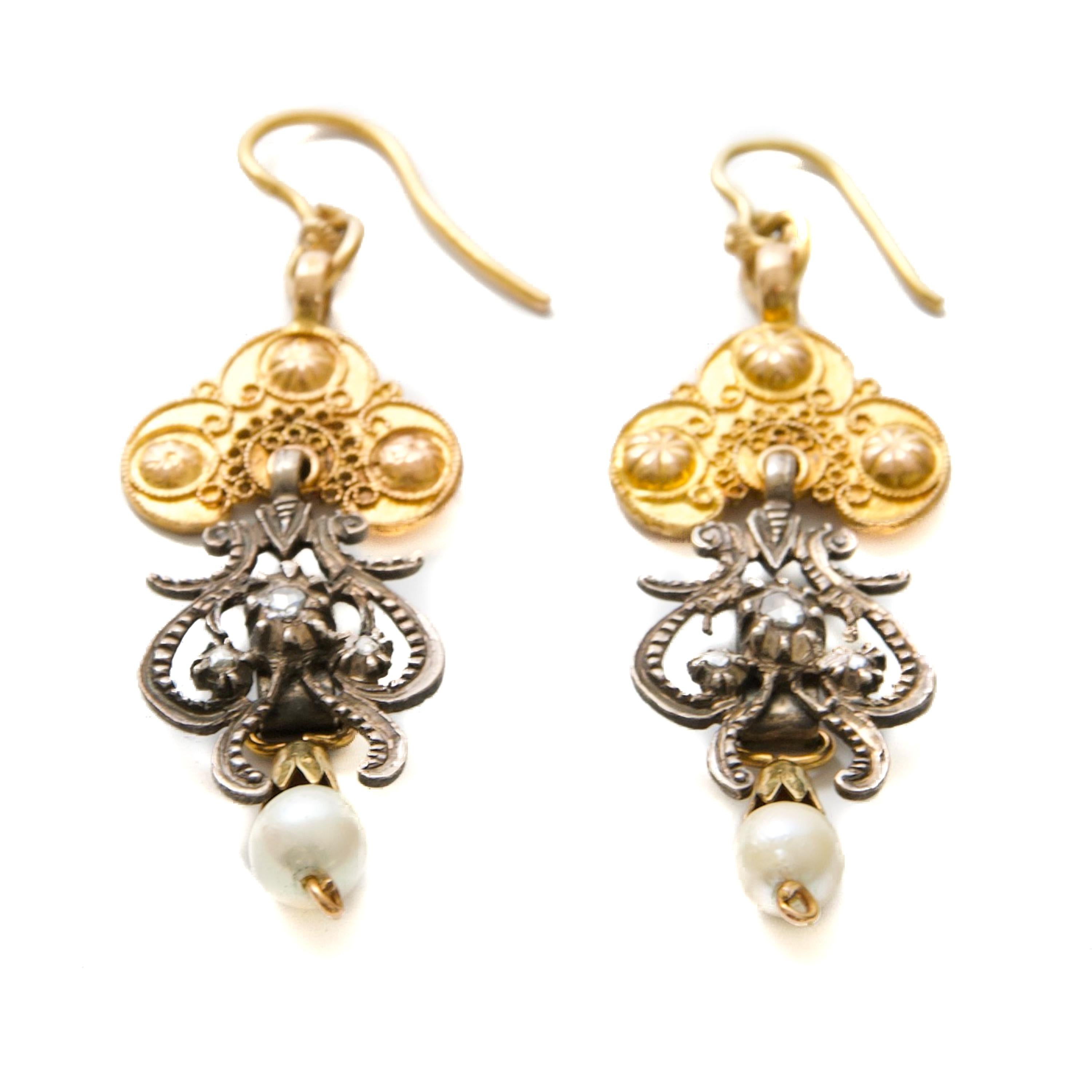 Taille rose Boucles d'oreilles néerlandaises anciennes en argent et or avec diamants taille rose et perles en vente