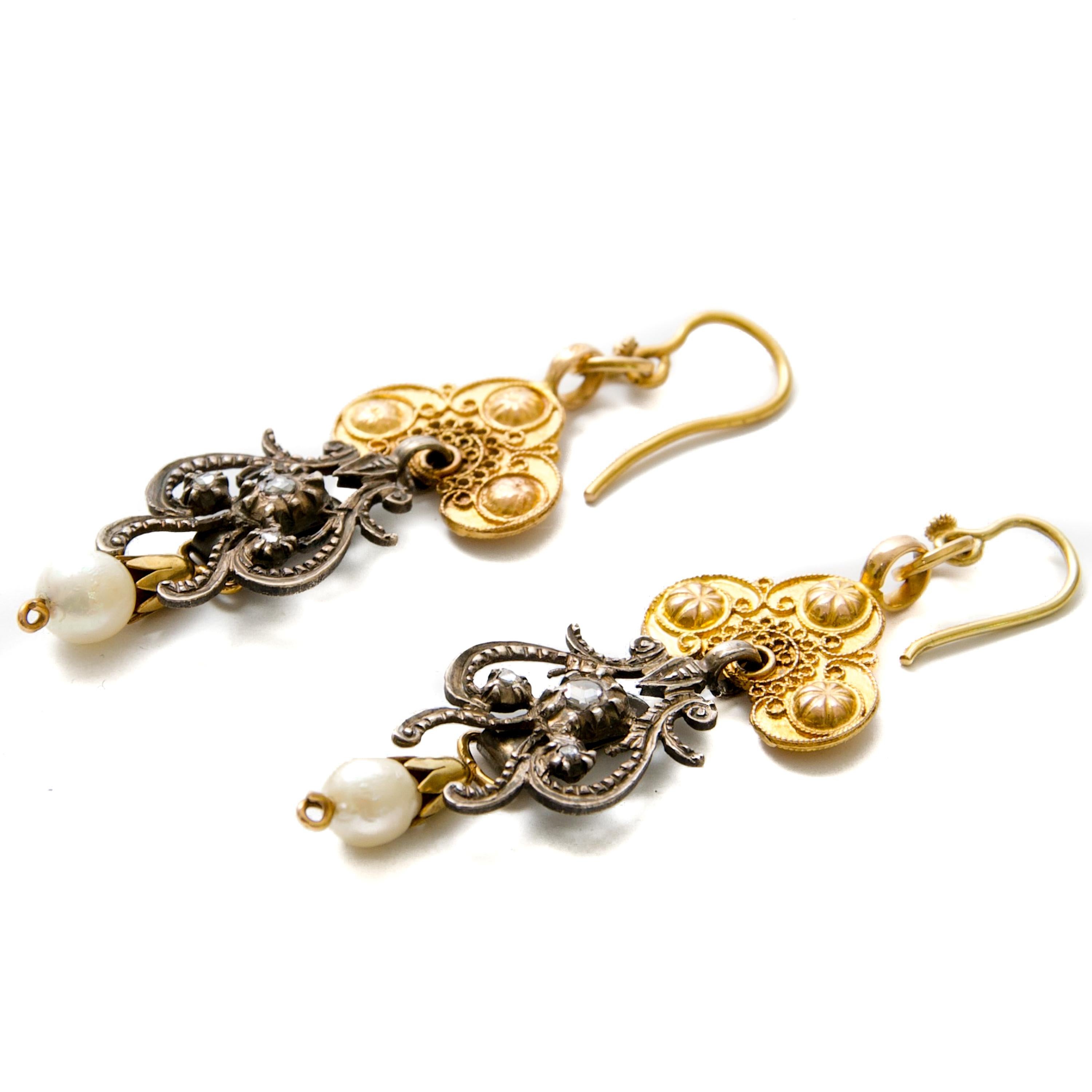 Boucles d'oreilles néerlandaises anciennes en argent et or avec diamants taille rose et perles Bon état - En vente à Rotterdam, NL