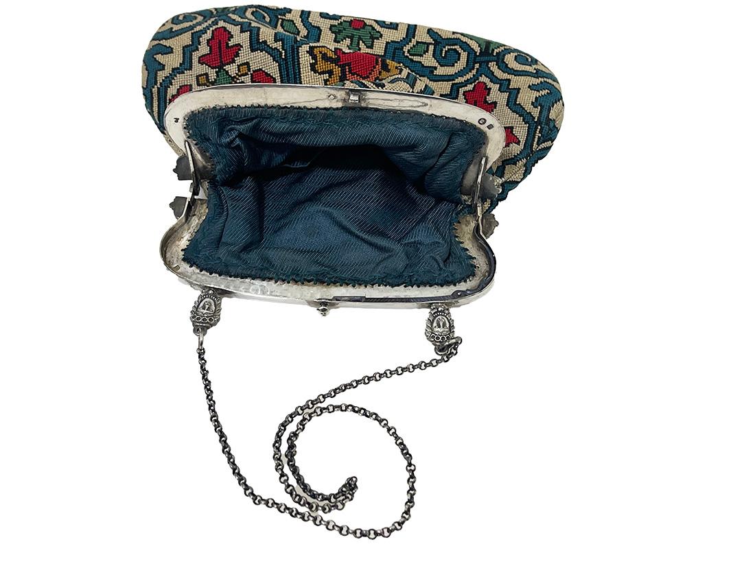 Brodé Support hollandais ancien en argent avec sac brodé, 1820 en vente