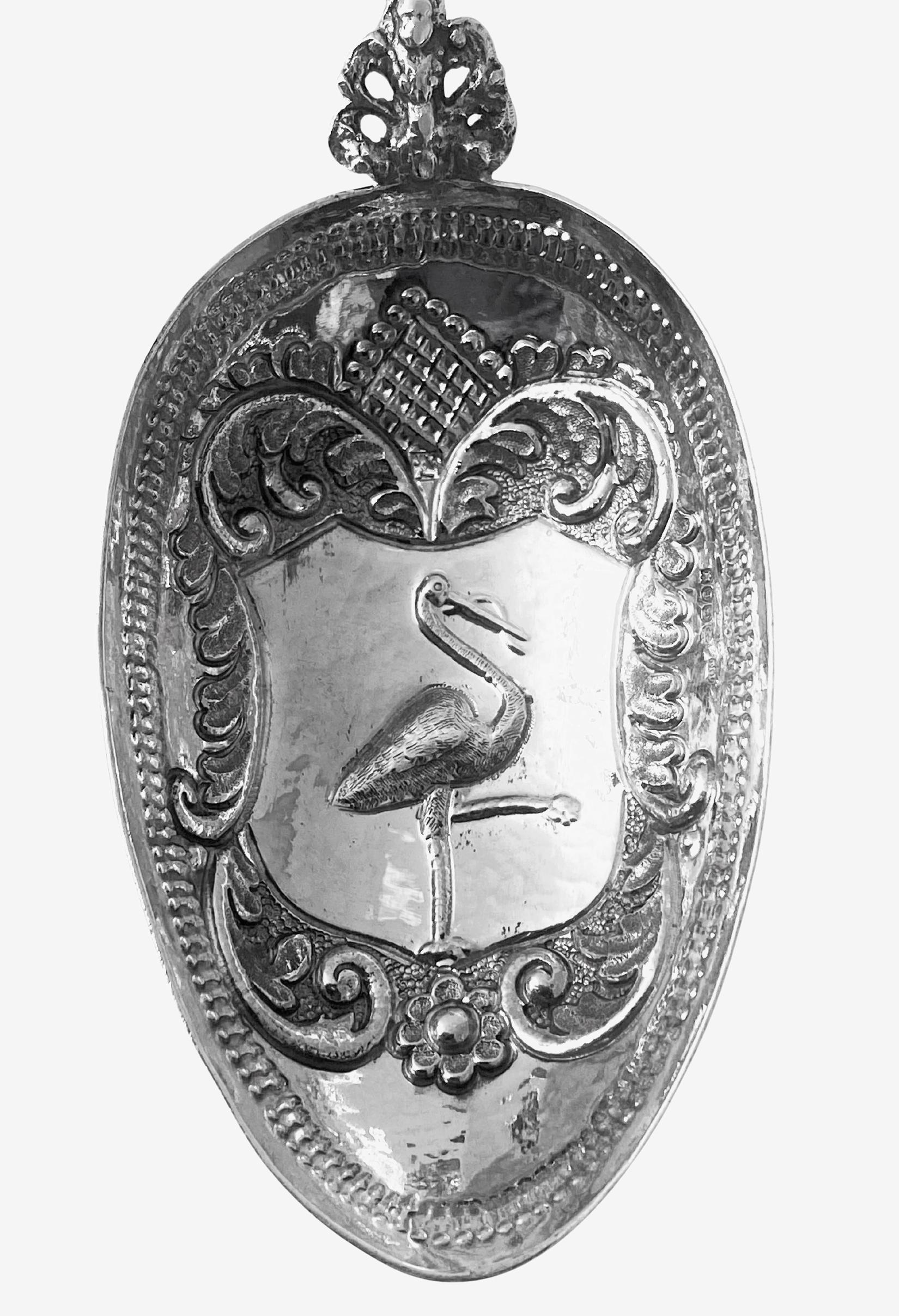 Argento 925 Antico cucchiaio figurato olandese in argento con mulino a vento di grandi dimensioni in vendita