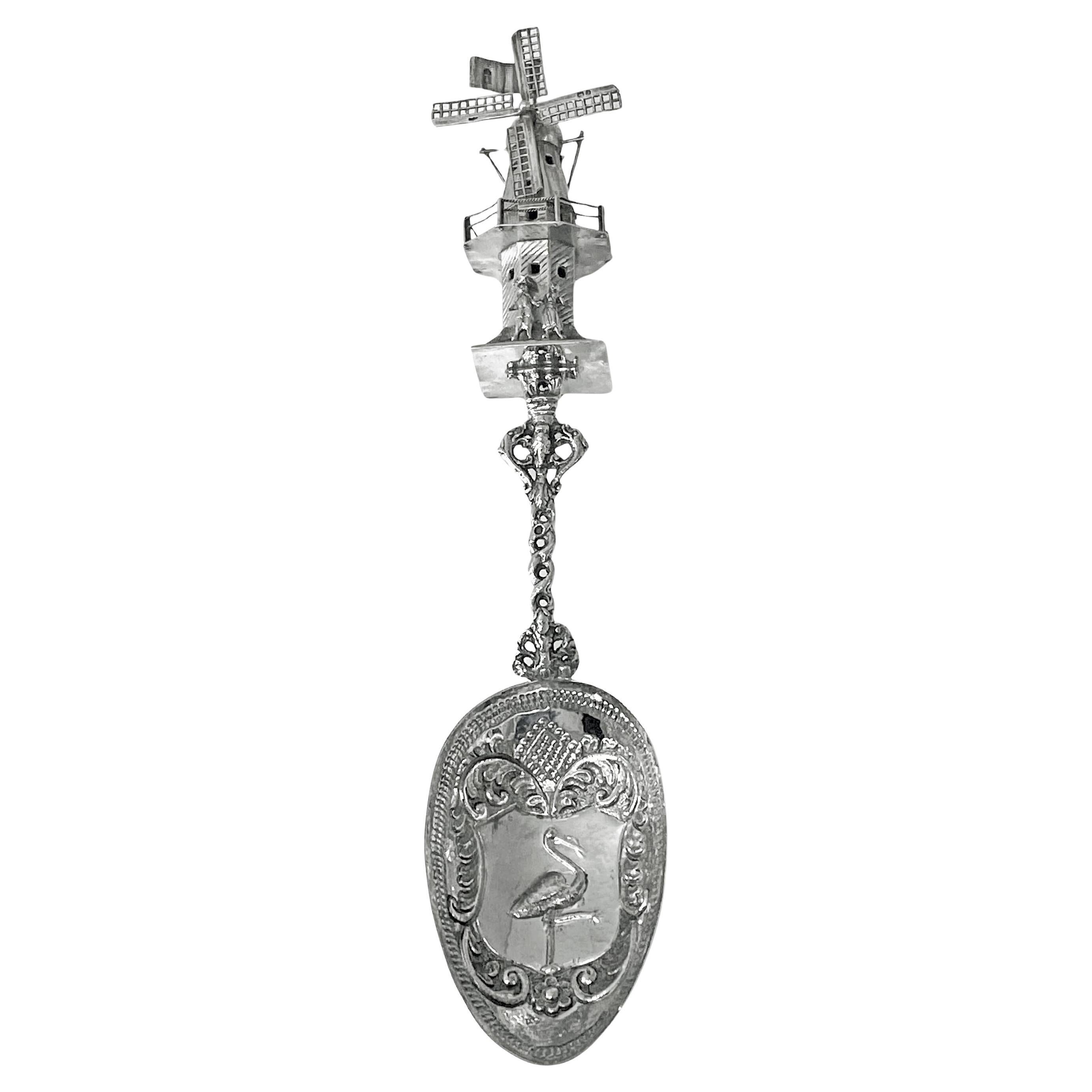 Cuchara con figura de molino de viento de plata holandesa antigua
