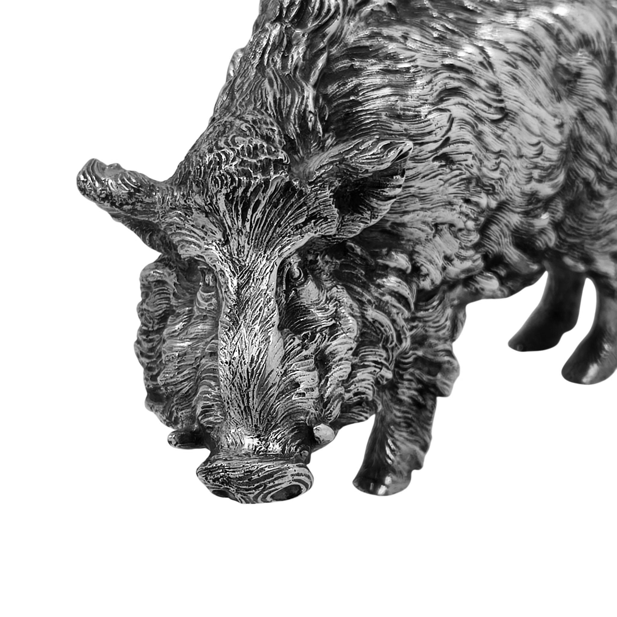 Antico modello olandese in argento di un cinghiale / maiale selvatico Figurina Paesi Bassi c. 1910 In condizioni buone in vendita a London, GB