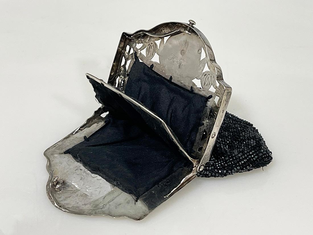 19th Century Antique Dutch Silver Purse Mount beaded bag by Ringenoldus, ca 1830 For Sale